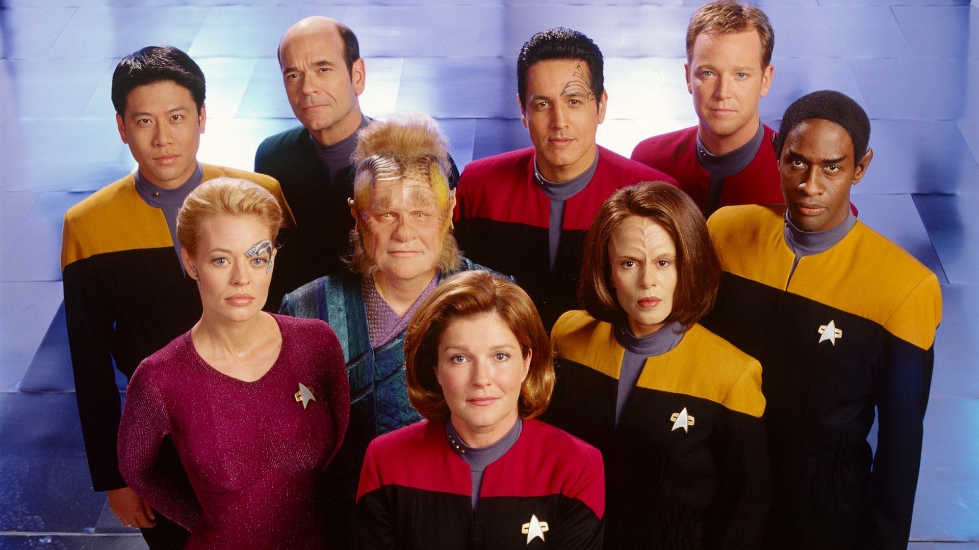 1920x1080 Star Trek: Voyager HD Wallpaper Featuring Iconic Crew Membersx1350