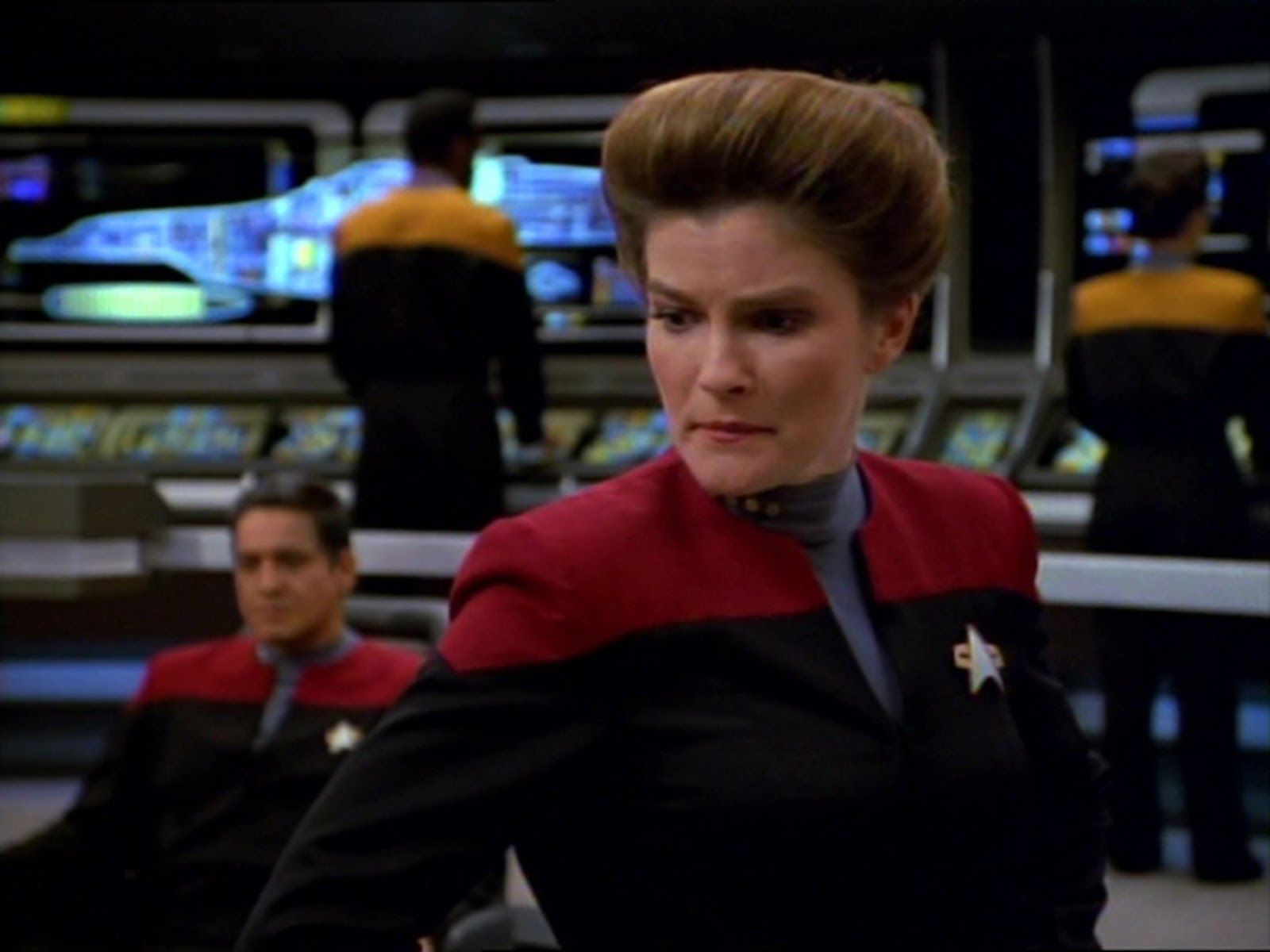 1600x1200 Diversity is beautiful: Captain Kathryn Janeway