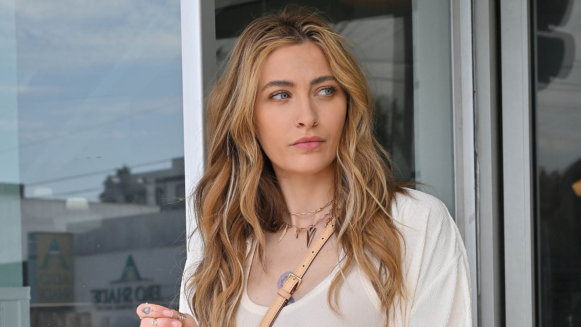 1920x1080 Paris Jackson looks stunning in a crop top while out for a snack in Los Angeles