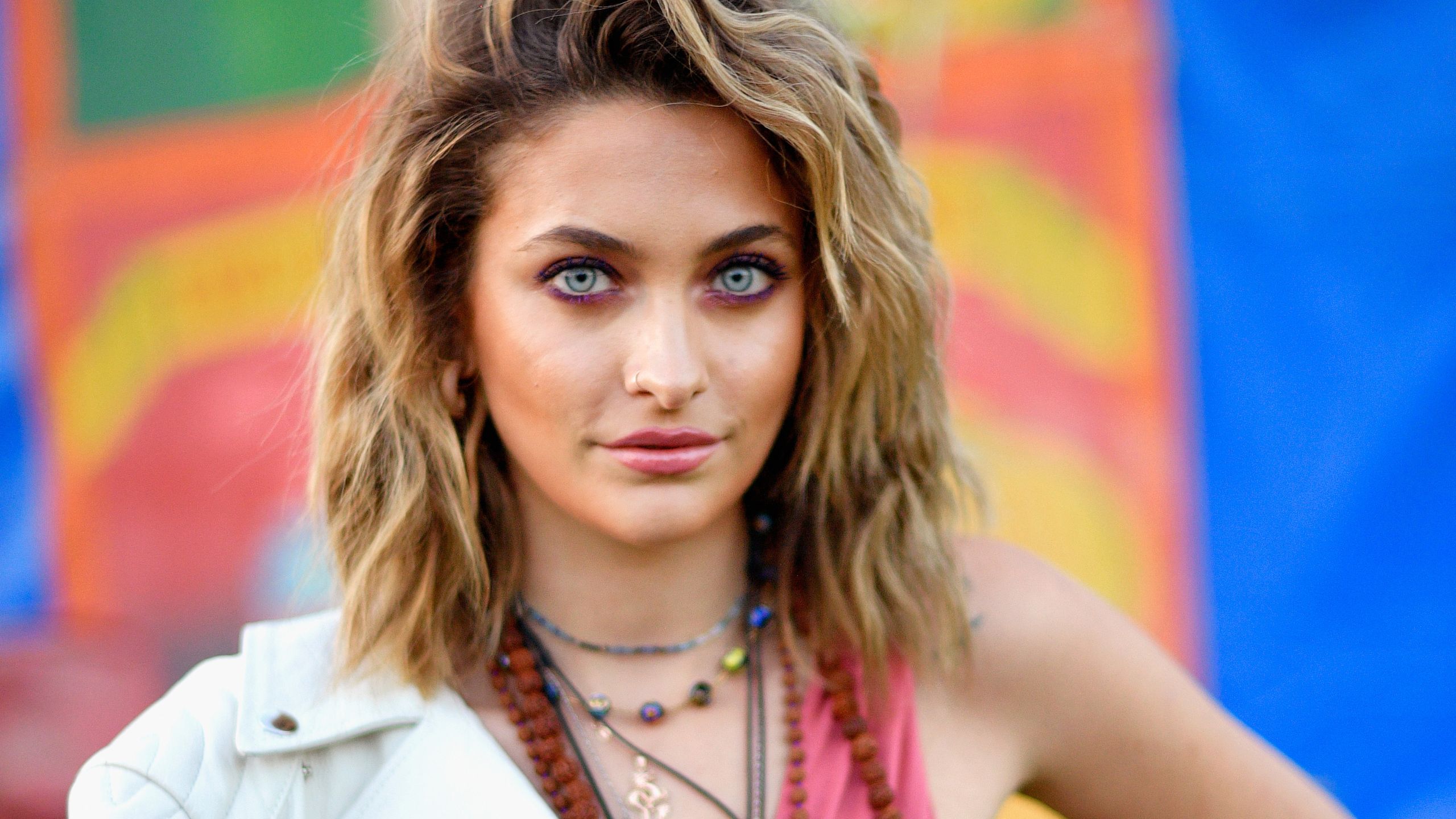 2560x1440 Paris Jackson Cleans Up a Different Michael Jackson's Hollywood Star