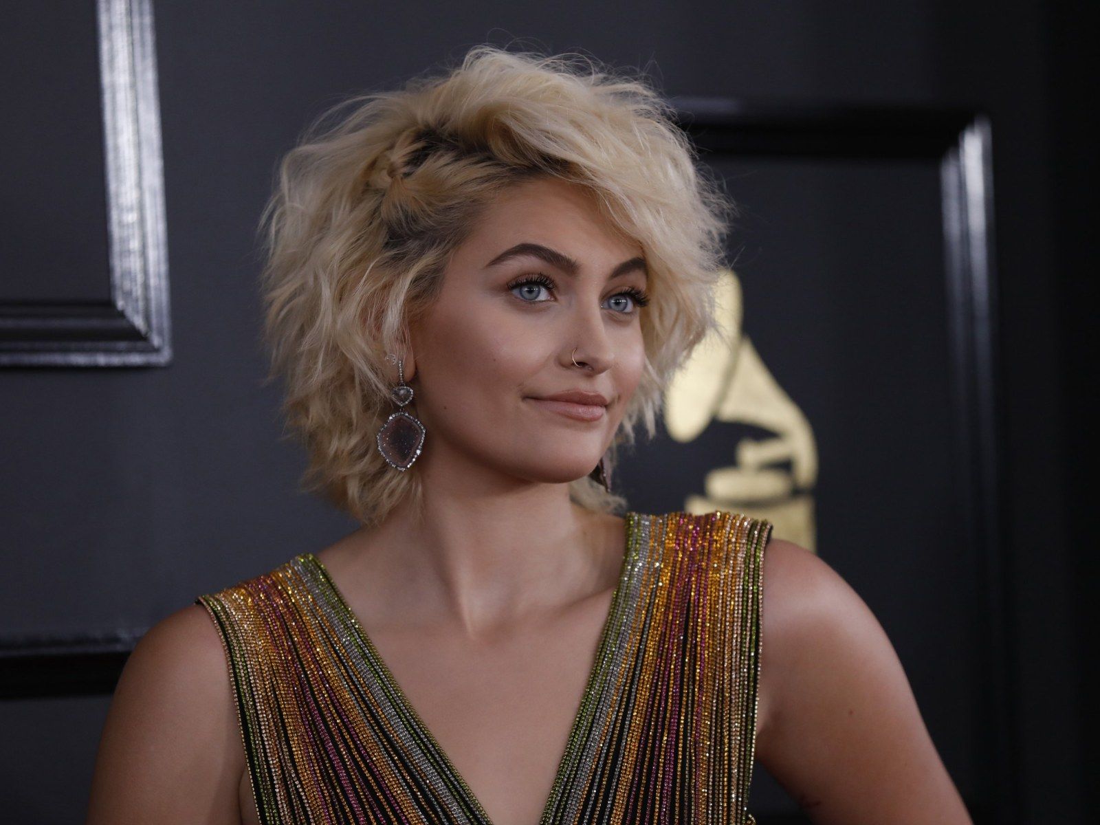 1600x1200 Paris Jackson Shares Photo With Mom Debbie Rowe Following Reconciliation, Attends 2017 Grammy Awards