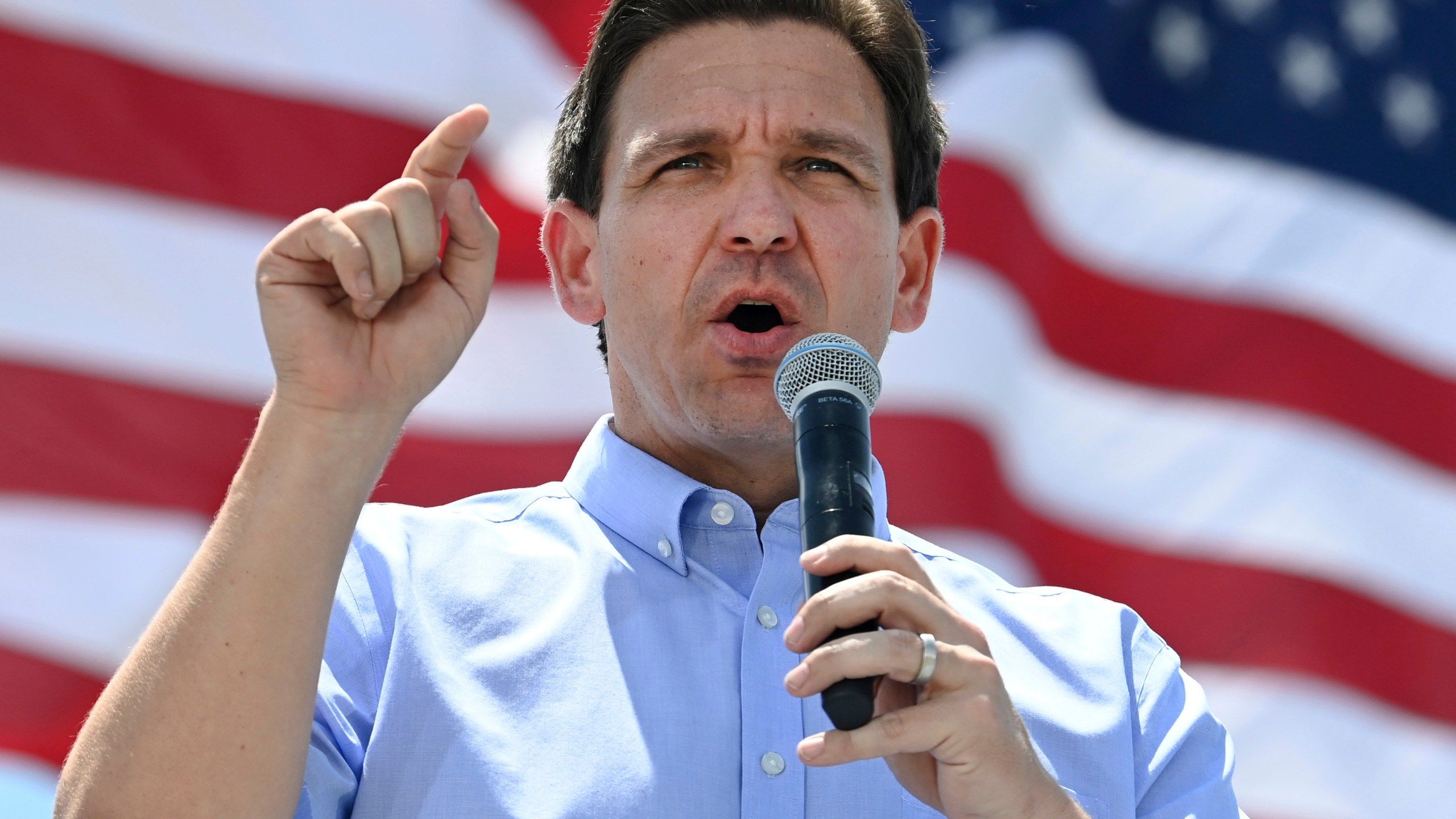 2560x1440 Florida Gov. DeSantis picks up backing from 15 South Carolina lawmakers as he makes a campaign swing. WCBD News 2