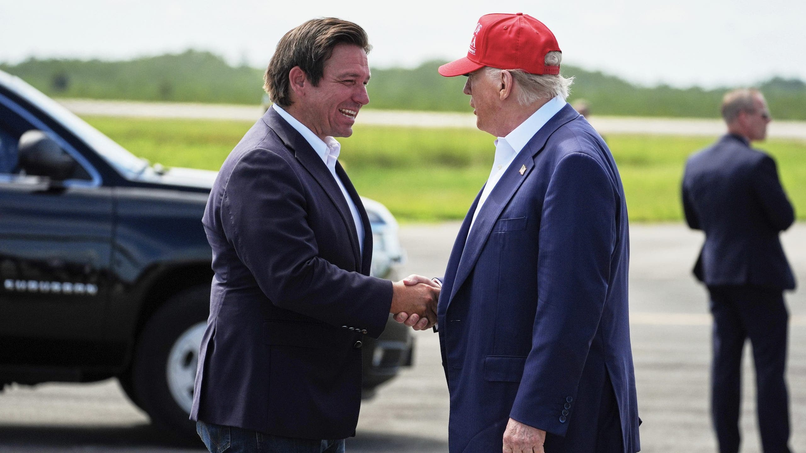 2560x1440 Trump Says His Relationship With One Time Rival DeSantis Now A '9.9'