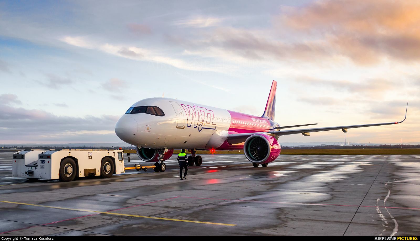 1600x919 Wizz Air Airbus A320 NEO HA LJE At Rzeszów Jasionka RZE / EPRZ