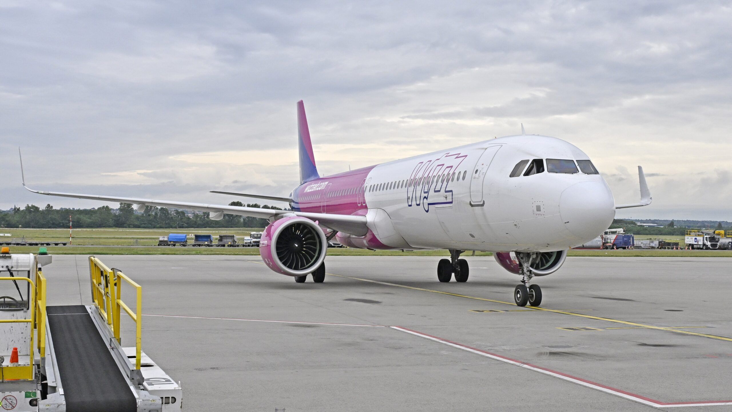 2560x1440 Wizz Air Expands Fleet With New Long Haul Aircraft