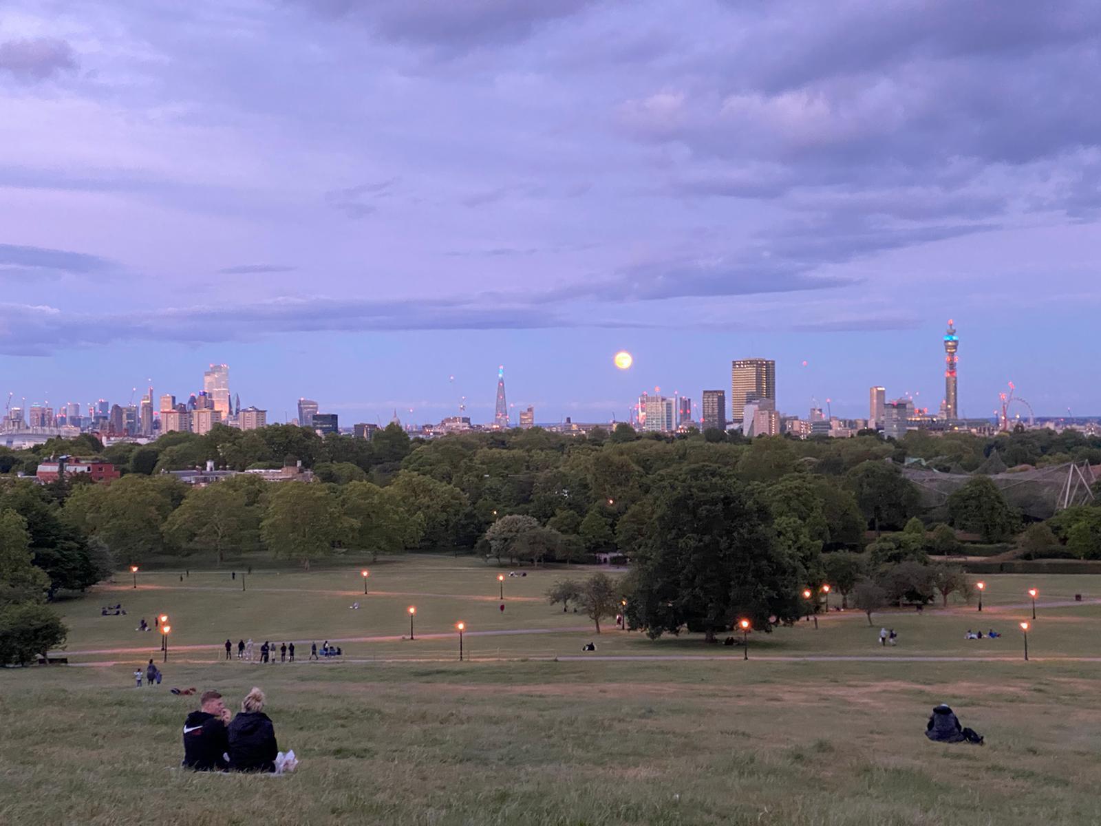 1600x1200 Strawberry moon as seen from Primrose Hill