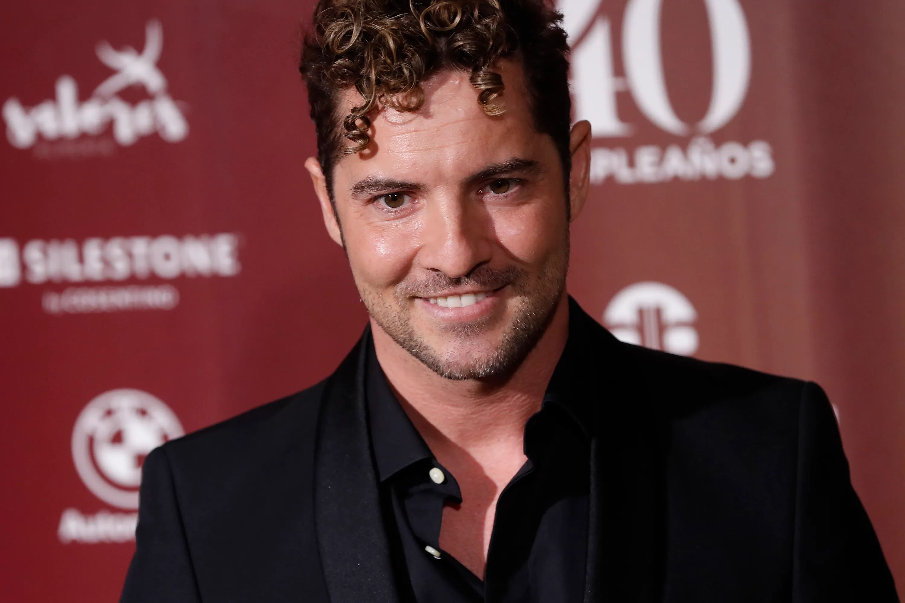 3000x2000 David Bisbal Wallpaper