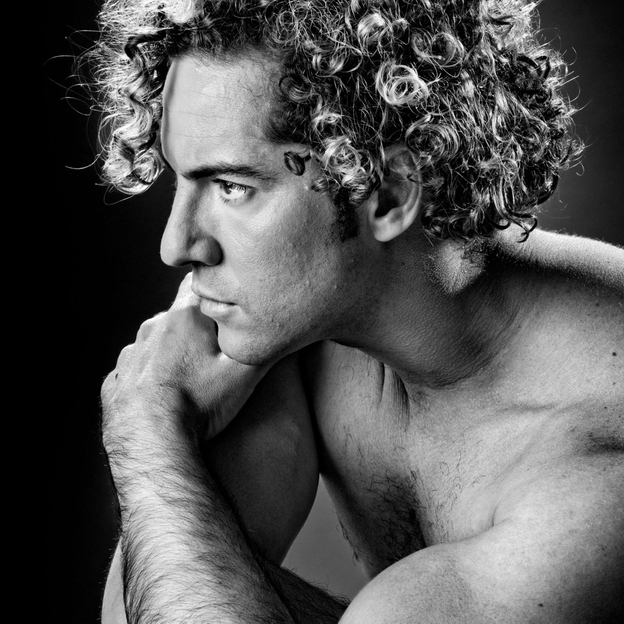 2100x2100 David Bisbal Wallpaper