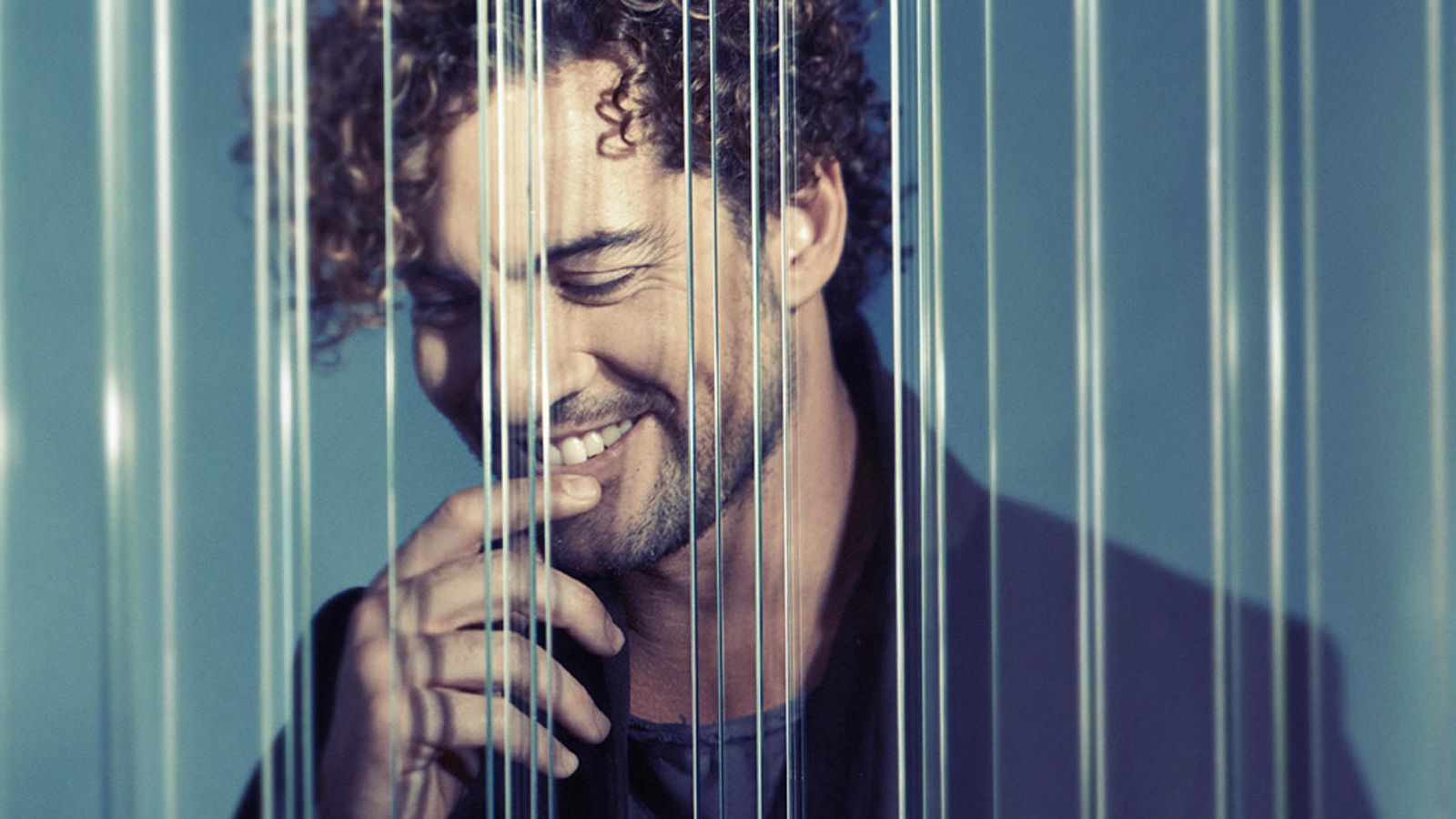 1600x900 David Bisbal recupera la sonrisa ajeno a la polémica de la red de prostitución