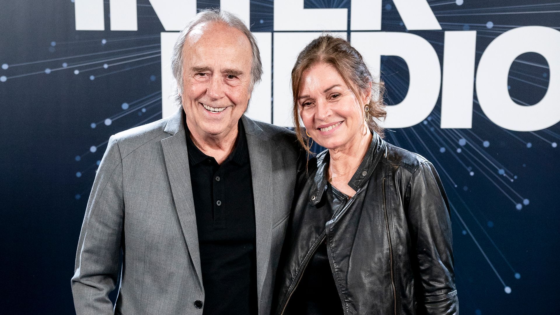 1920x1080 Así es la bonita familia de Joan Manuel Serrat: casado con Candela Tiffón, tiene tres hijos y seis nietos