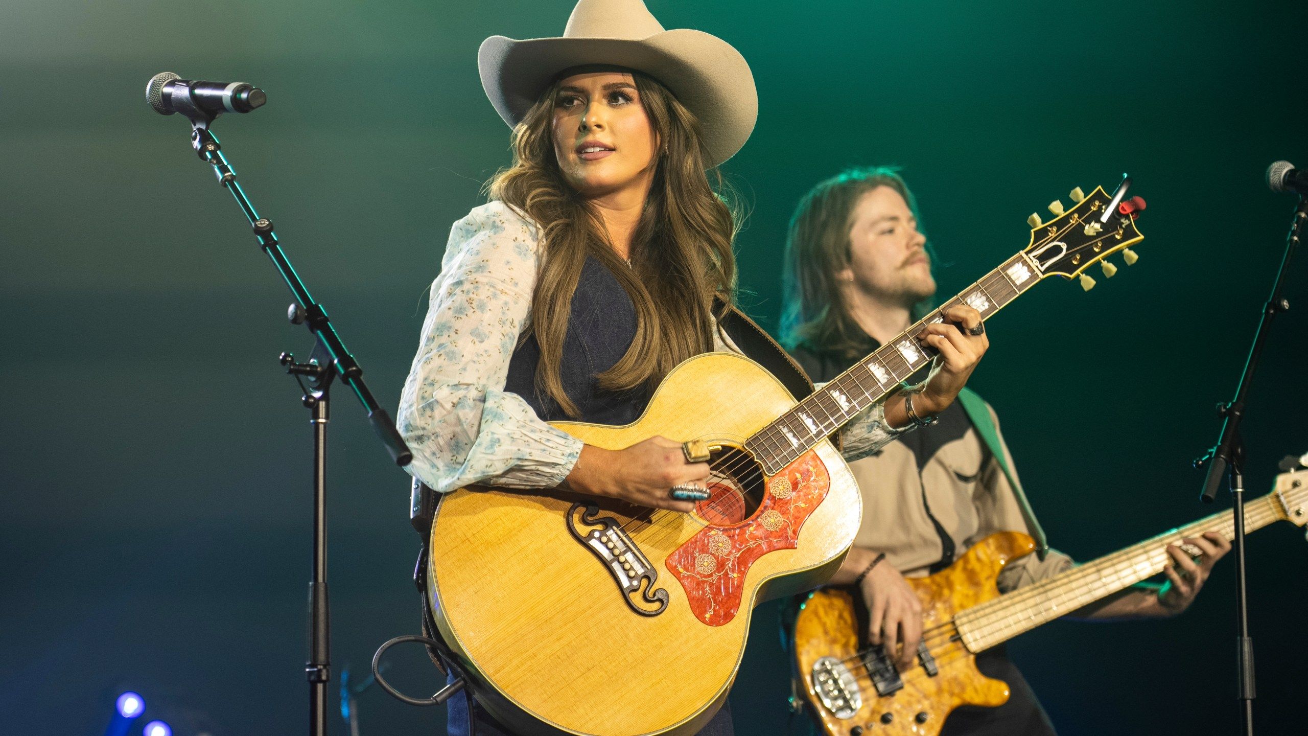 2560x1440 You're gonna want to hear this': Ella Langley headed to the Von Braun Center in Huntsville