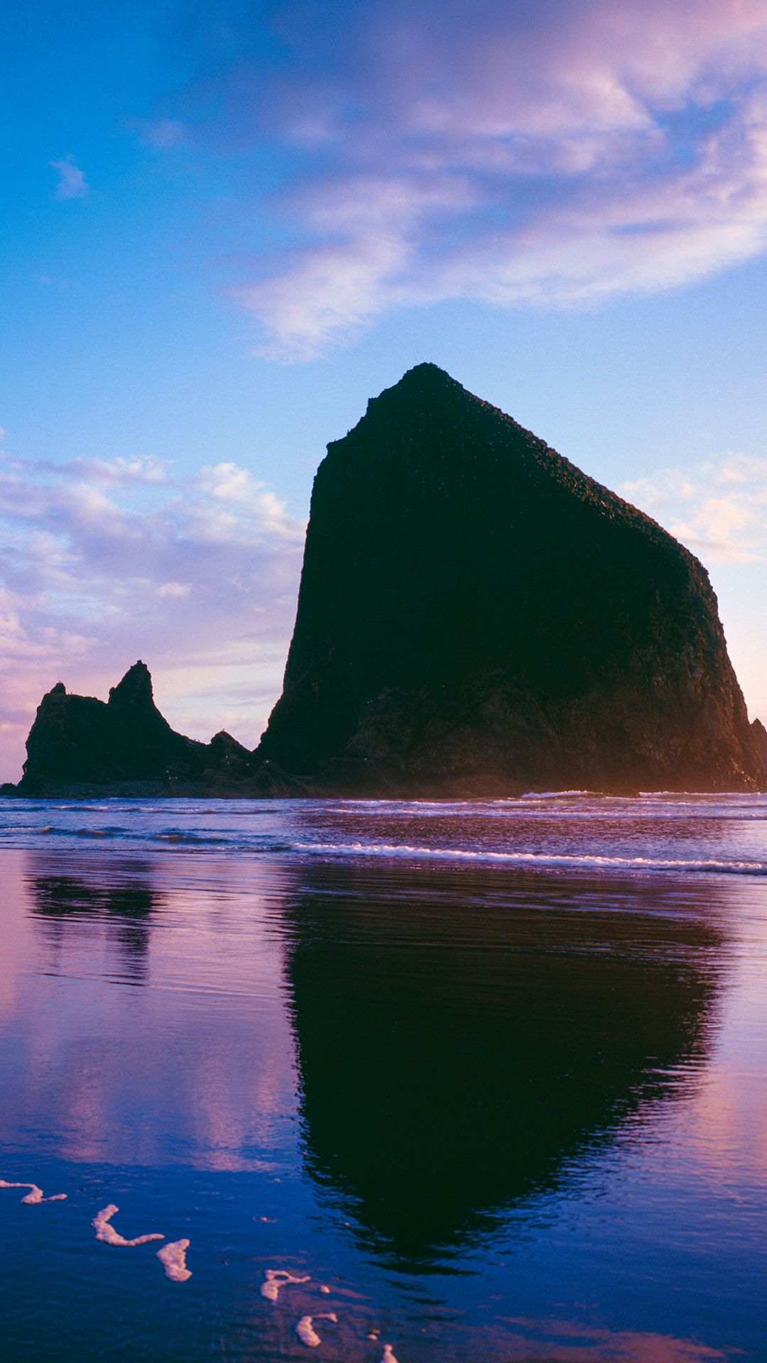 1080x1920 Haystack Rock at Cannon Beach, Oregon, USA. Windows Spotlight Image