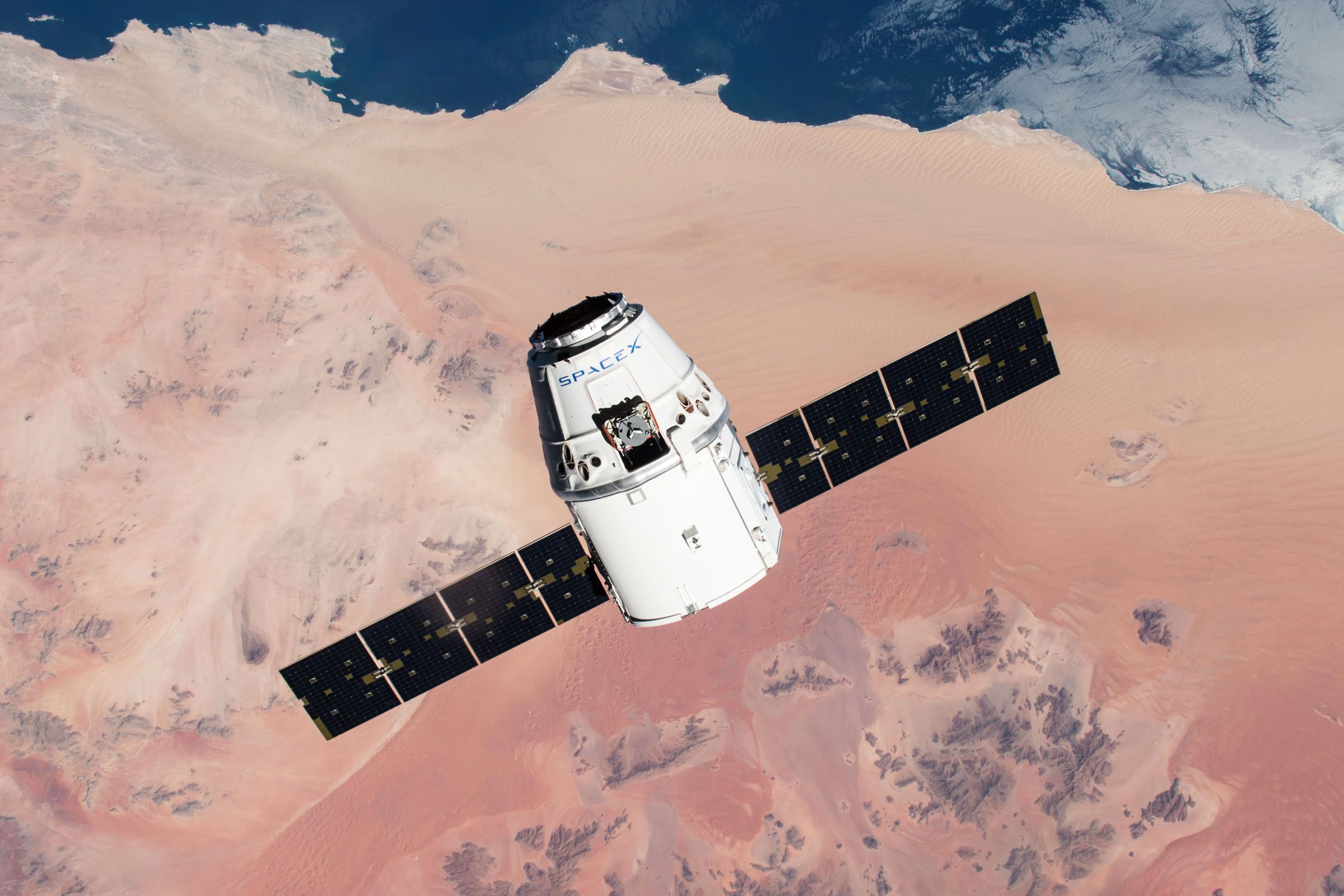 2400x1600 SpaceX's Dragon Capsule May Be Contaminating the ISS