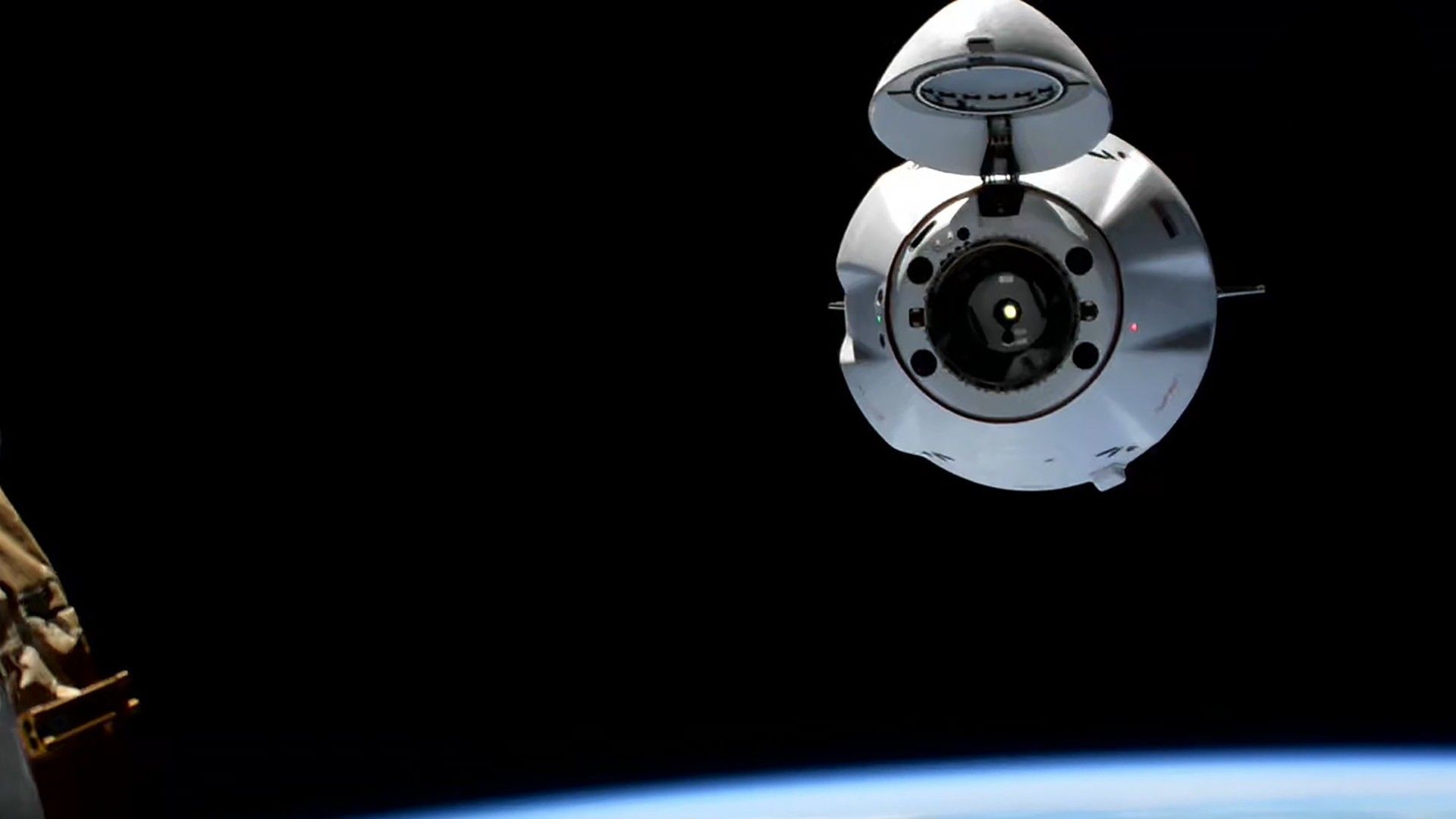 1920x1080 SpaceX Dragon cargo capsule arrives at the ISS with 000 pounds of supplies (video)