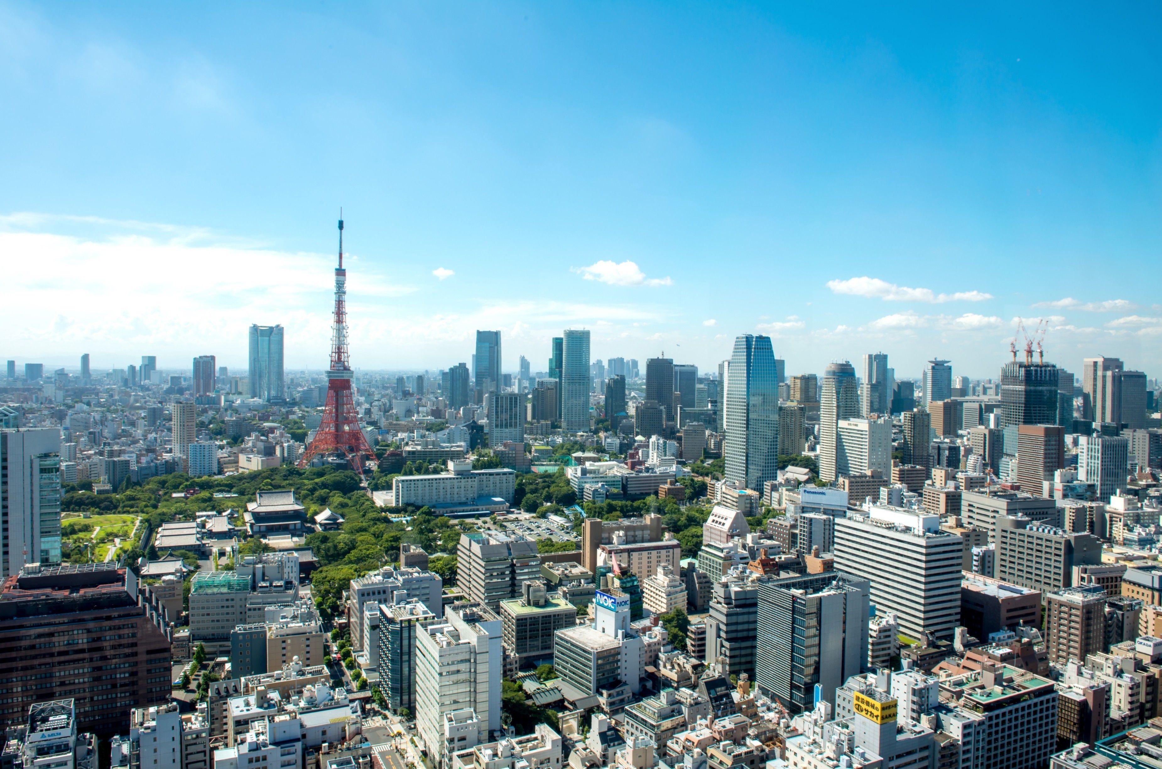 city skyline of tokyo