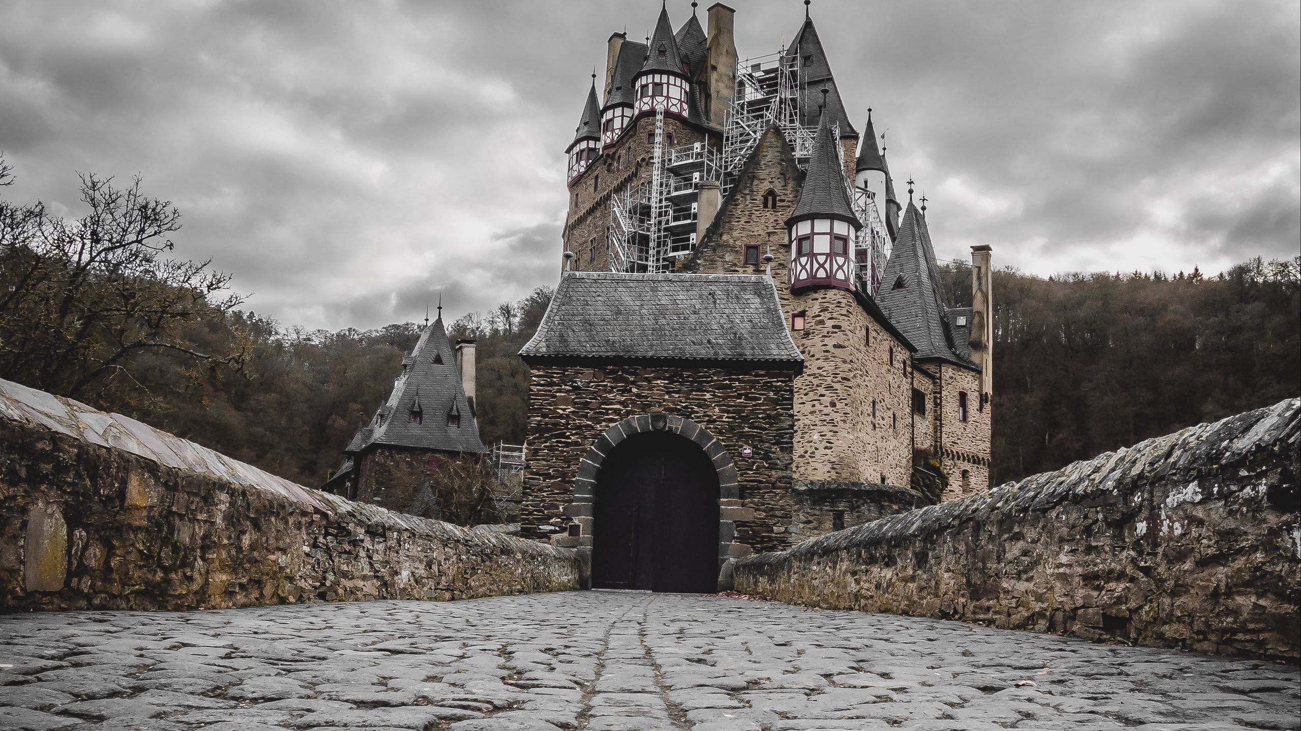 2560x1440 Download wallpaper 2560x1440 castle, walkway, architecture, building, medieval widescreen 16:9 HD background