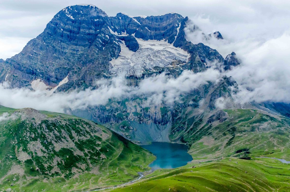 1200x795 Stunning Photographs from the Kashmir Great Lakes Trek