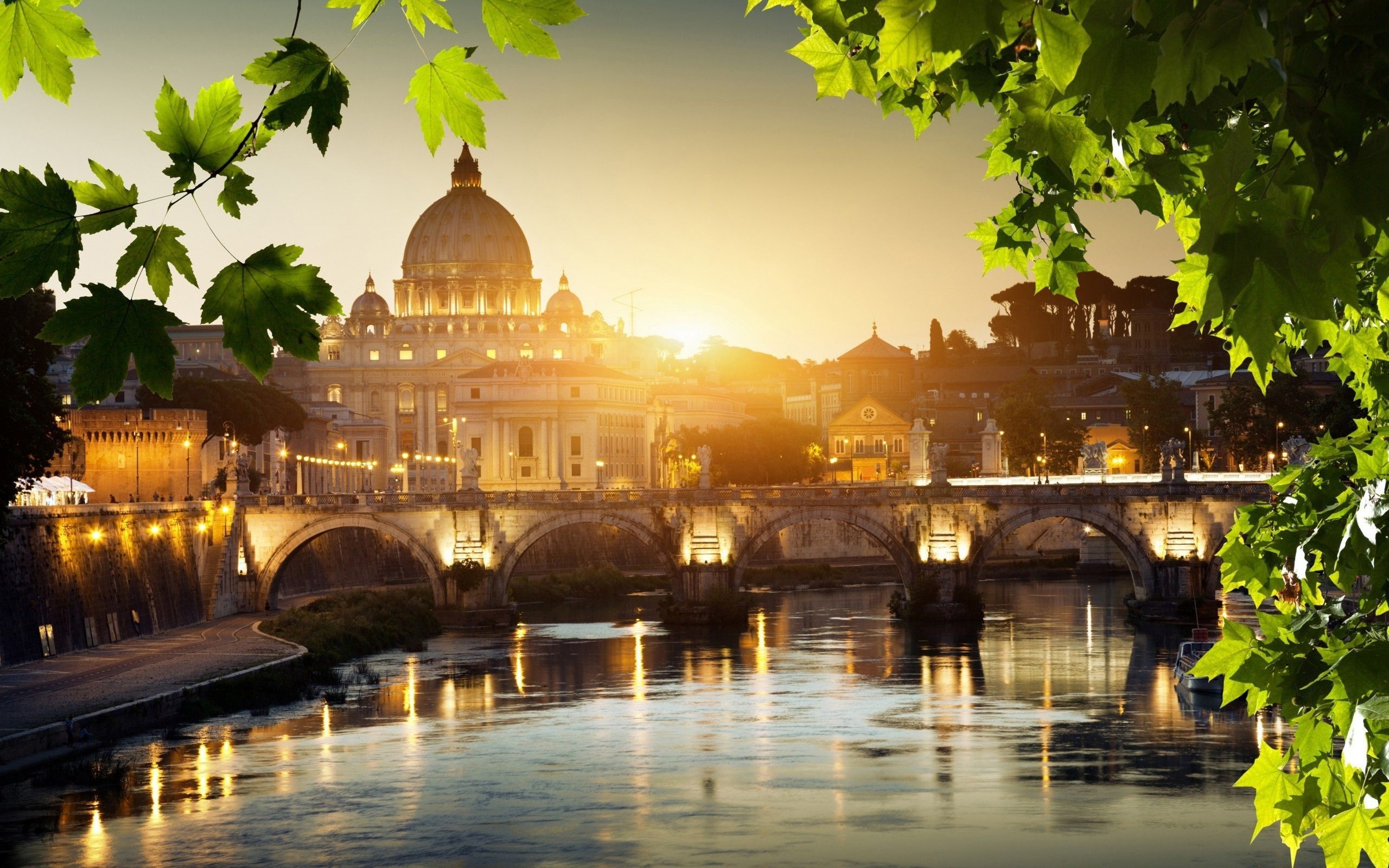 2560x1600 Vatican Photo 02156