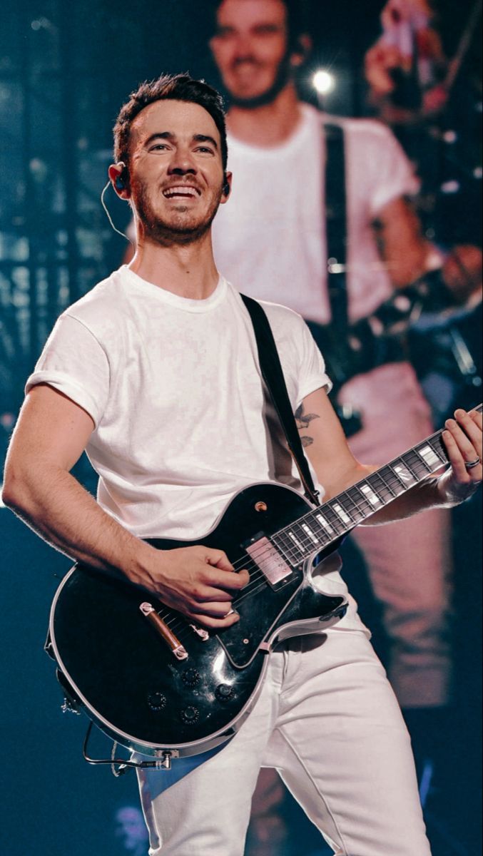 677x1200 Descubre 89 ideas de Kevin bb y jonas brothers. hermanos jonas, guitar hero, danielle jonas y más