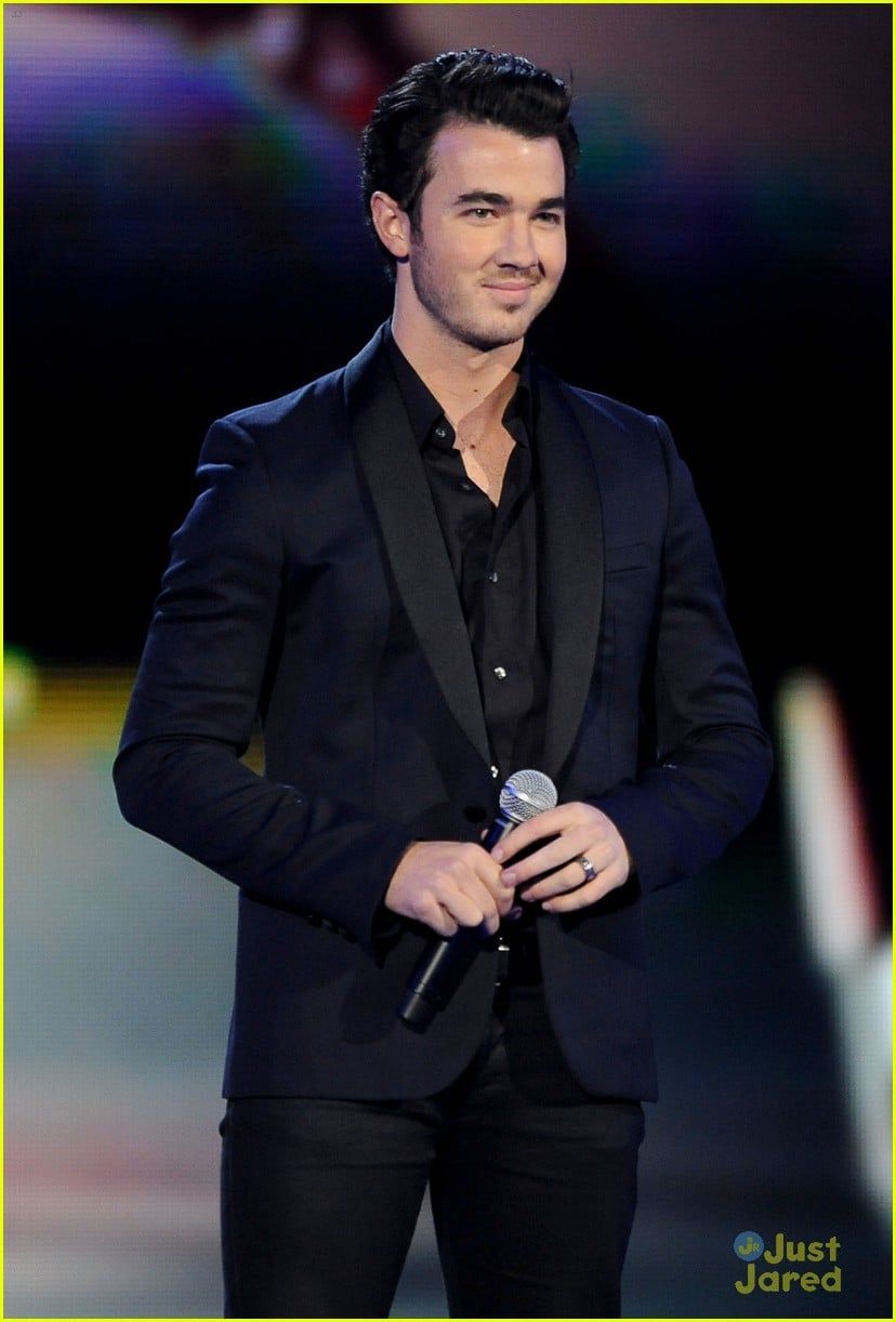 828x1222 Kevin Jonas: Video Game Awards 2011: Photo 451816. Jonas Brothers, Kevin Jonas Picture. Just Jared Jr