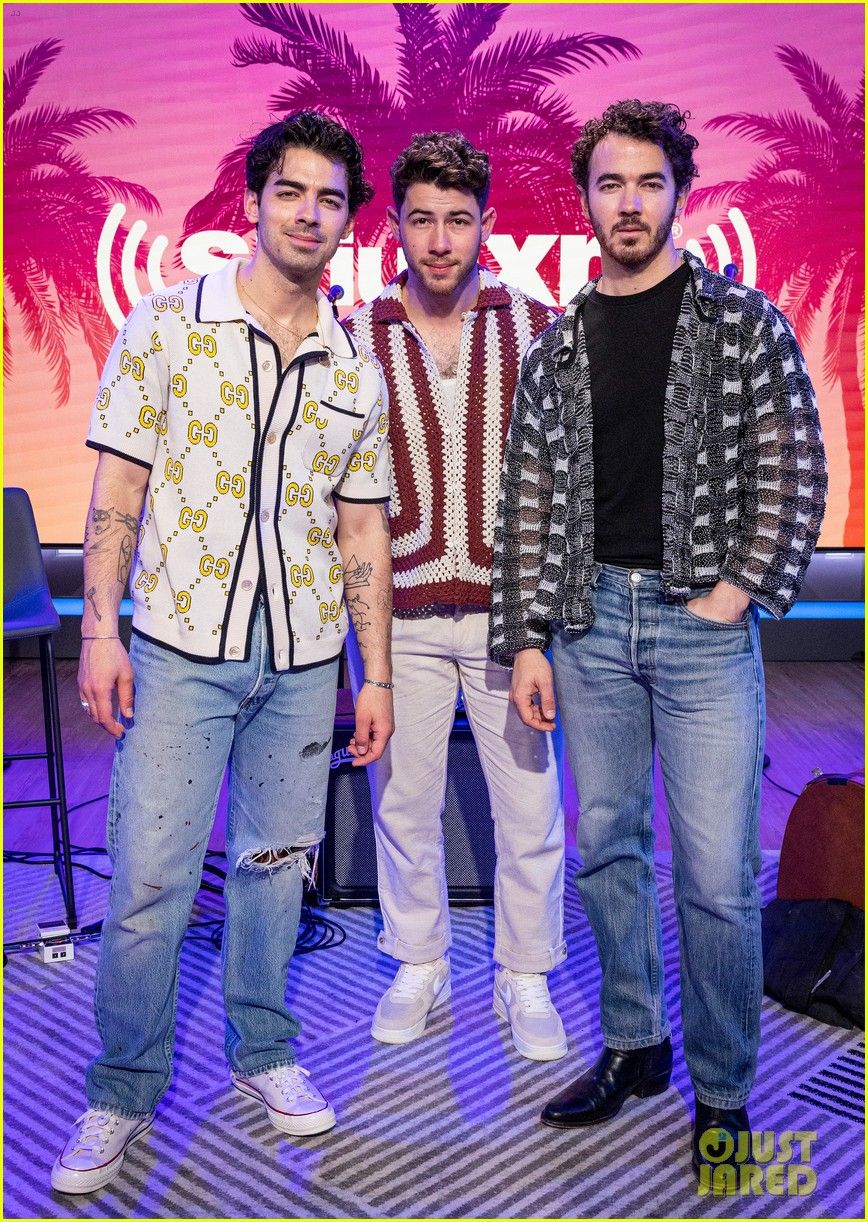 868x1222 Jonas Brothers Promote Their Aptly Titled 'The Album', Hop Onstage Ahead of LP's Impending Release: Photo 4930405. Joe Jonas, Jonas Brothers, Kevin Jonas, Nick Jonas Photo. Just Jared: Entertainment News