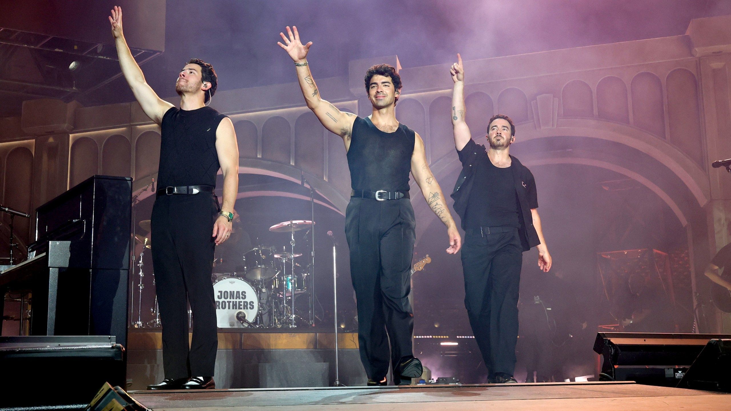 2560x1440 Portland's September 2025 concert calendar includes Jonas Brothers, Ice Cube