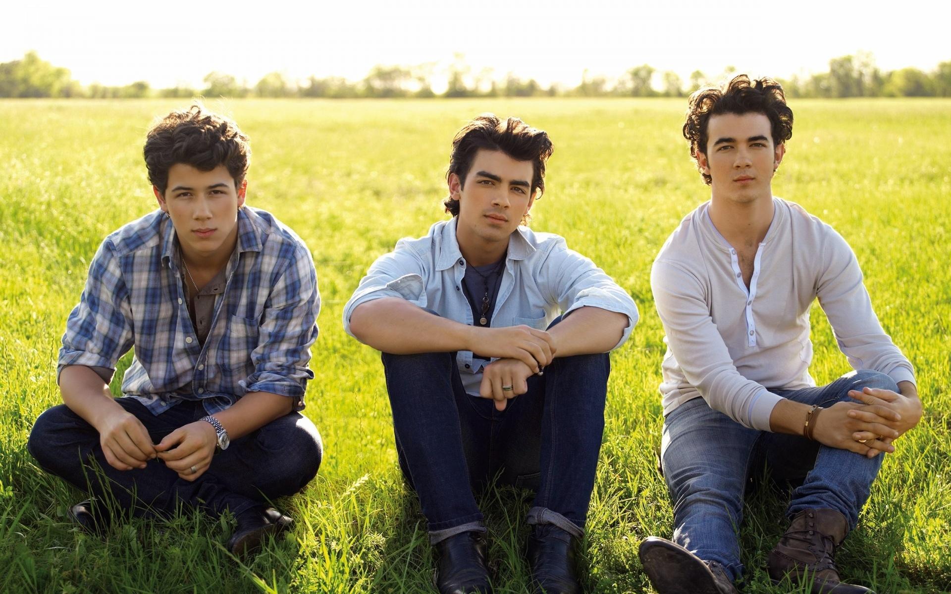 1920x1200 Kevin Jonas Wallpaper