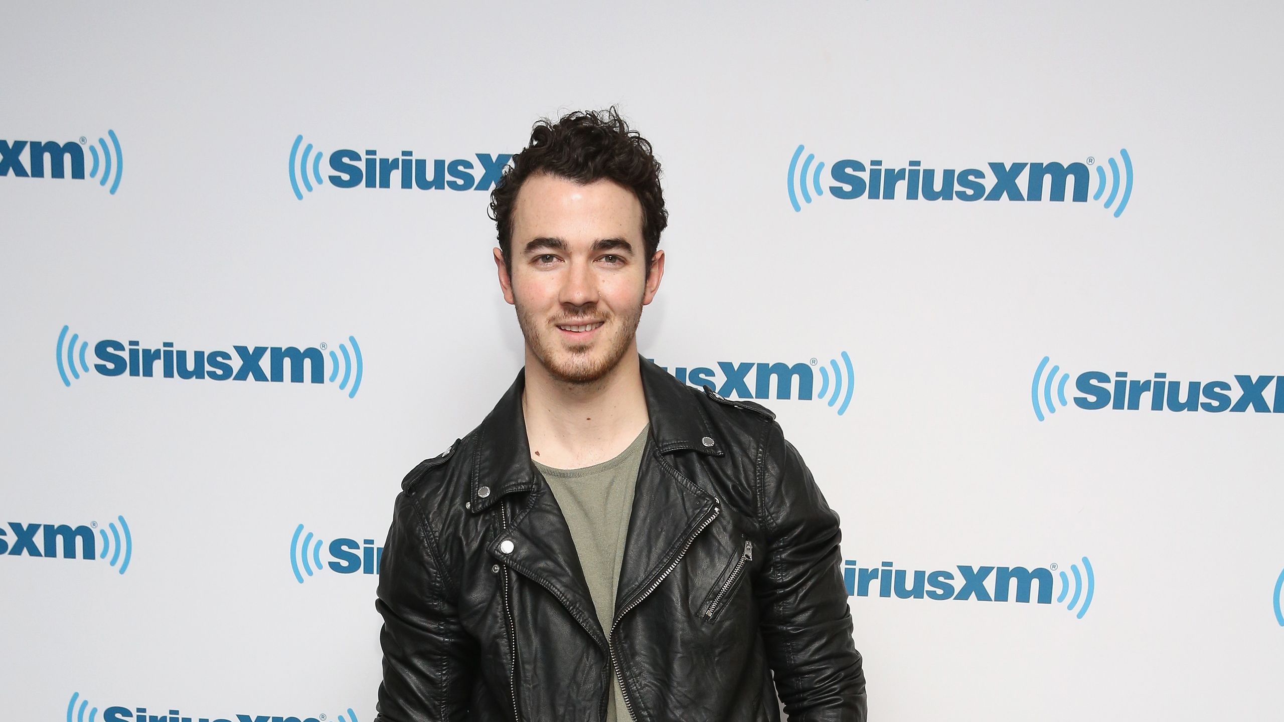 2560x1440 The Real Reason Why Kevin Jonas Is Wishing for Another Baby Girl