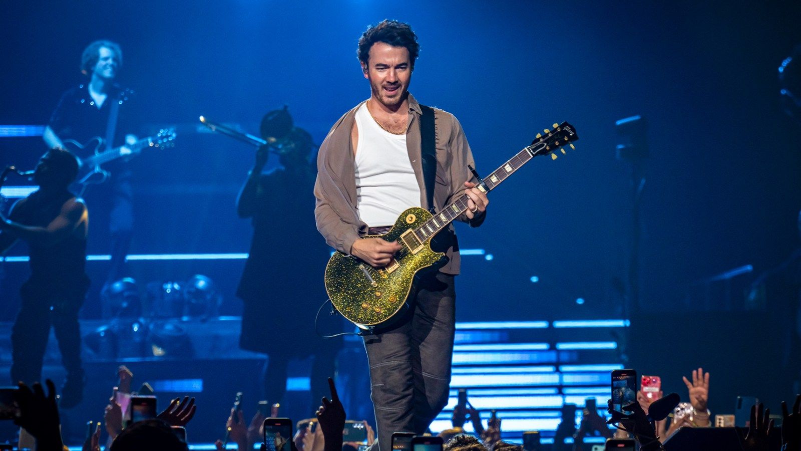 1600x900 Kevin Jonas Nearly Lost All of His Money After Jonas Brothers Split