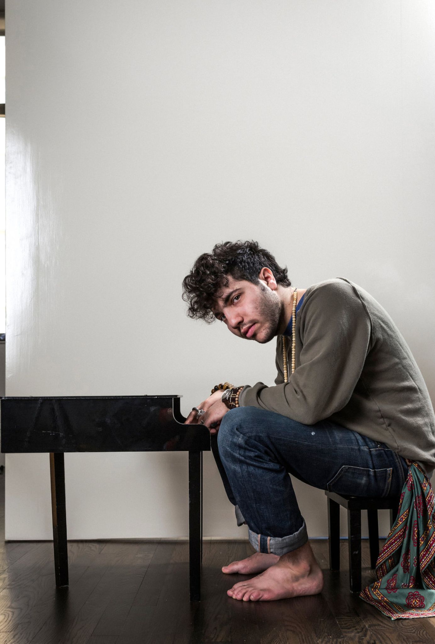 1383x2048 Benny Blanco Wallpaper