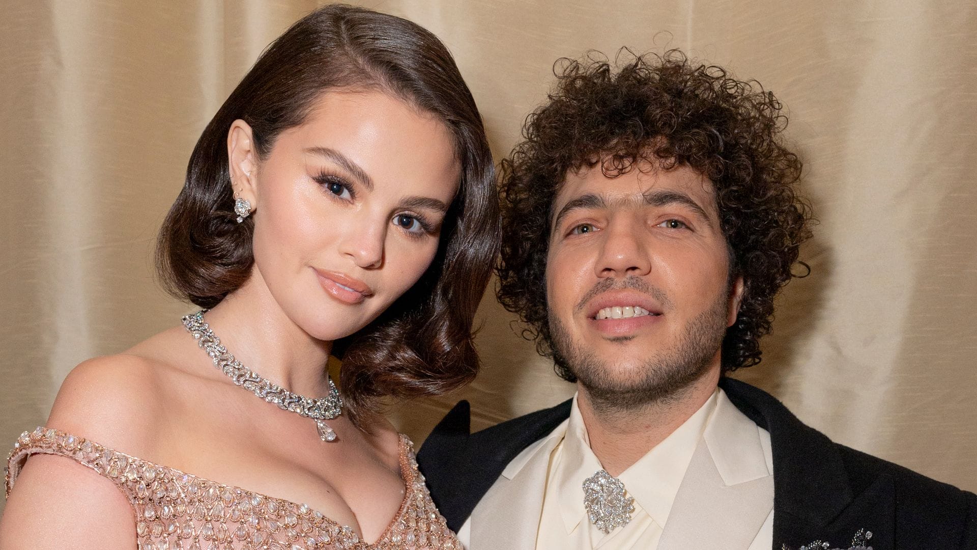 1920x1080 Selena Gomez and Benny Blanco look stylish in rare outing in LA as wedding plans continue