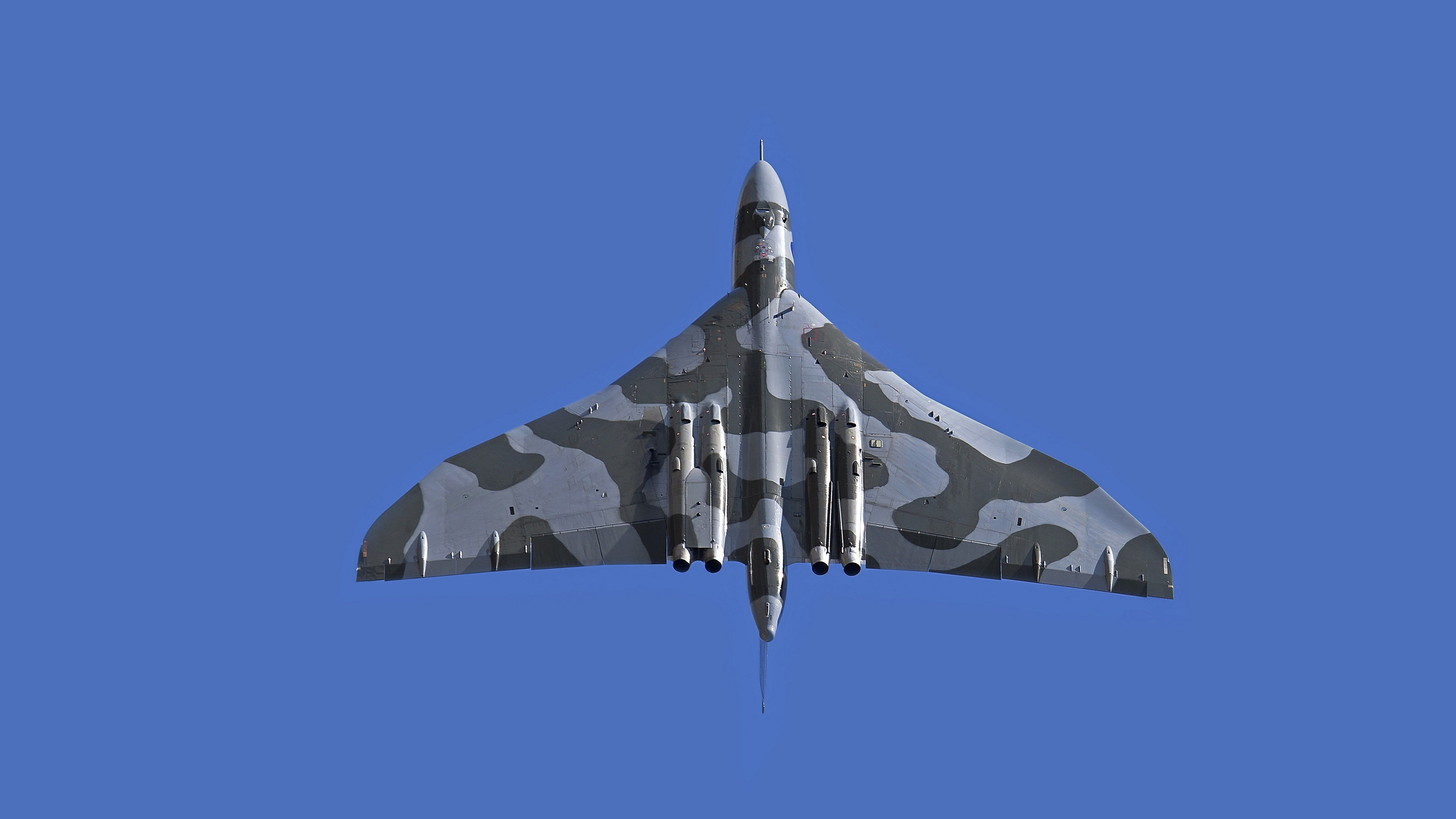 5120x2880 Avro Vulcan plane
