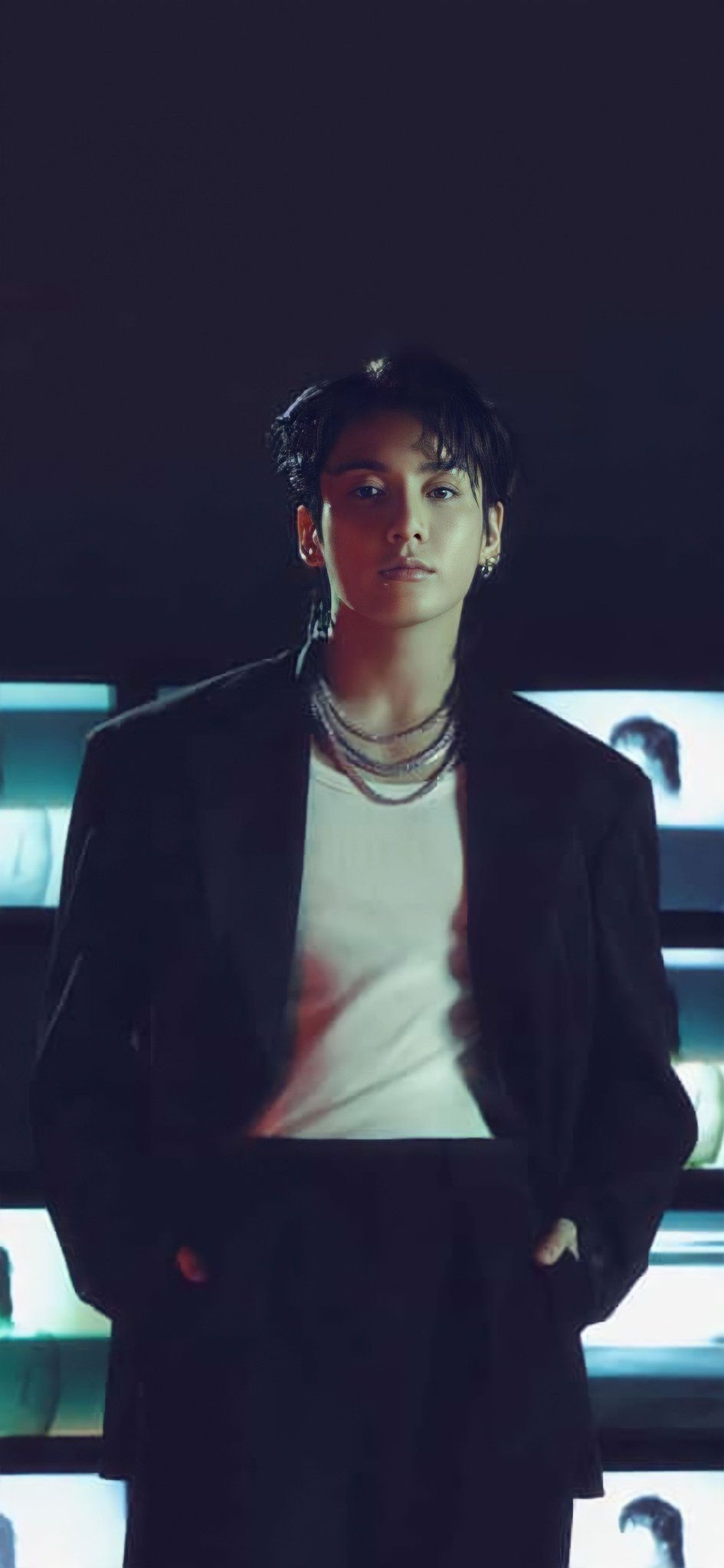 945x2048 Jungkook Golden Wallpaper