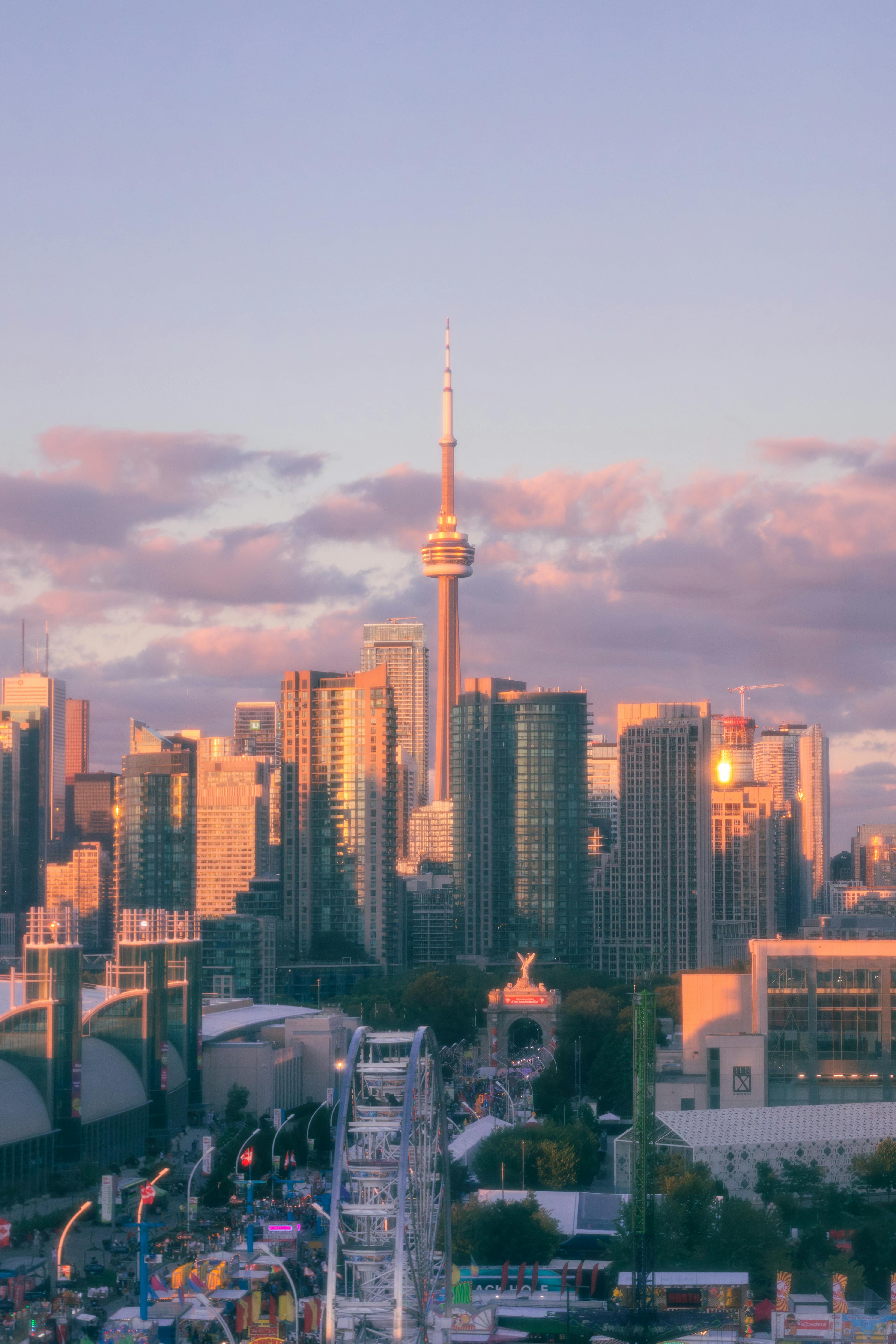3884x5826 Romantic Sunset Over Toronto Skyline · Free