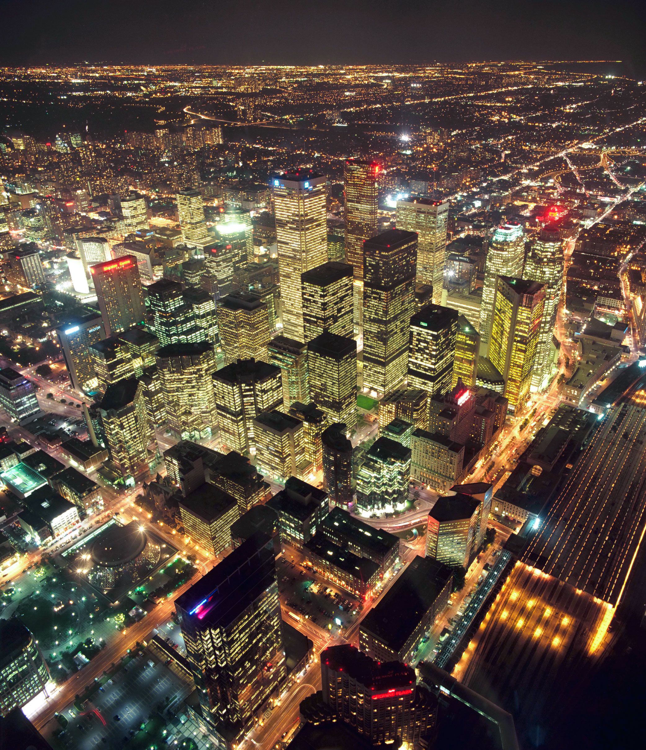 2083x2420 Toronto downtown at night from the CN