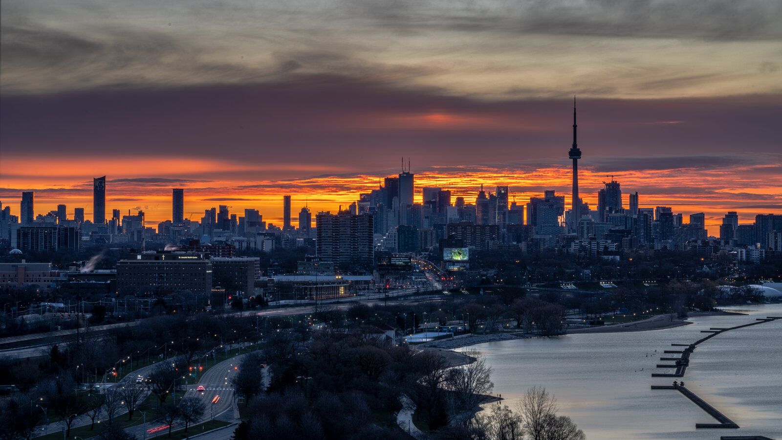 1600x900 Hours in Toronto: Things to Do