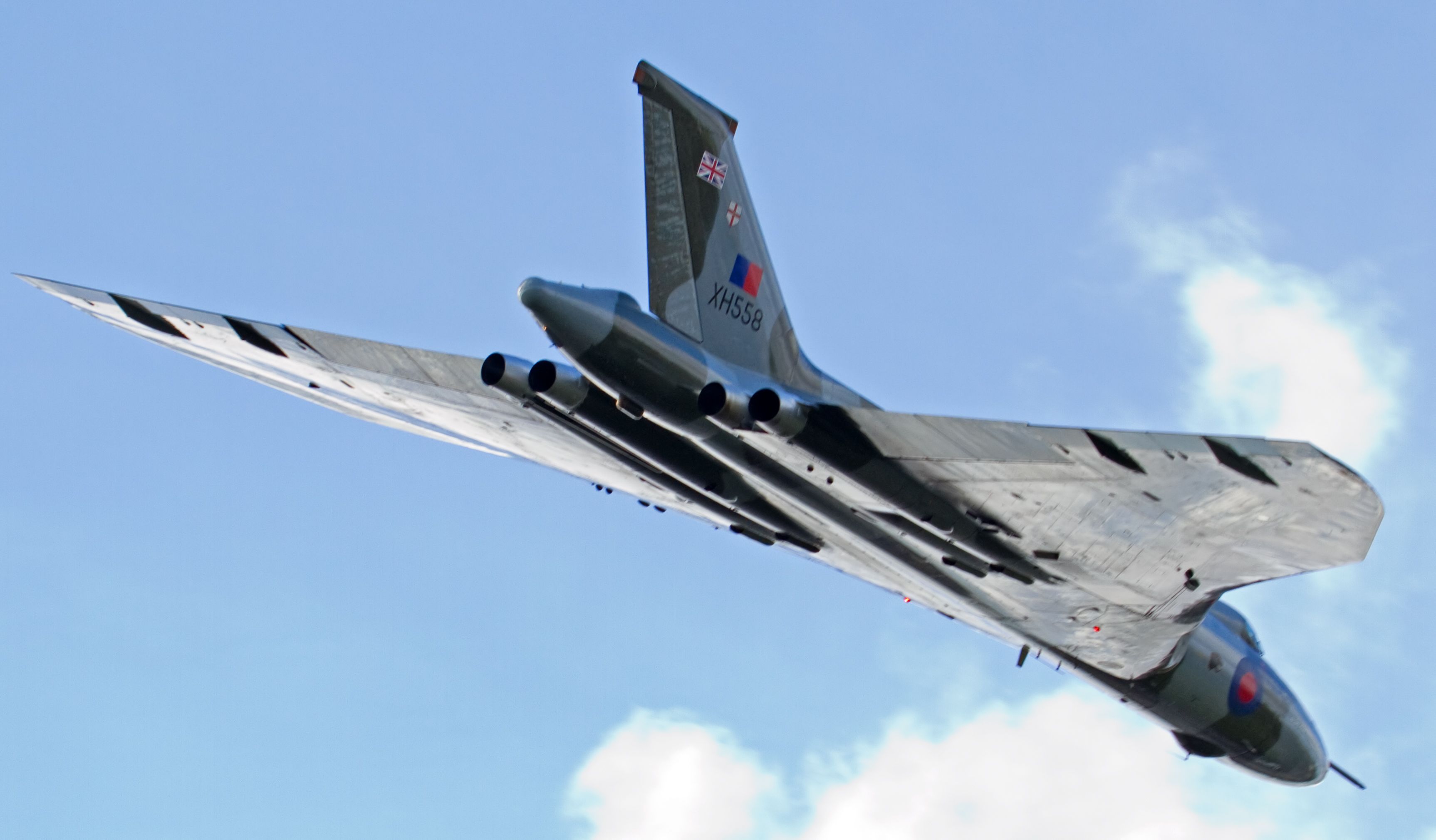 3452x2020 Avro Vulcan XH558