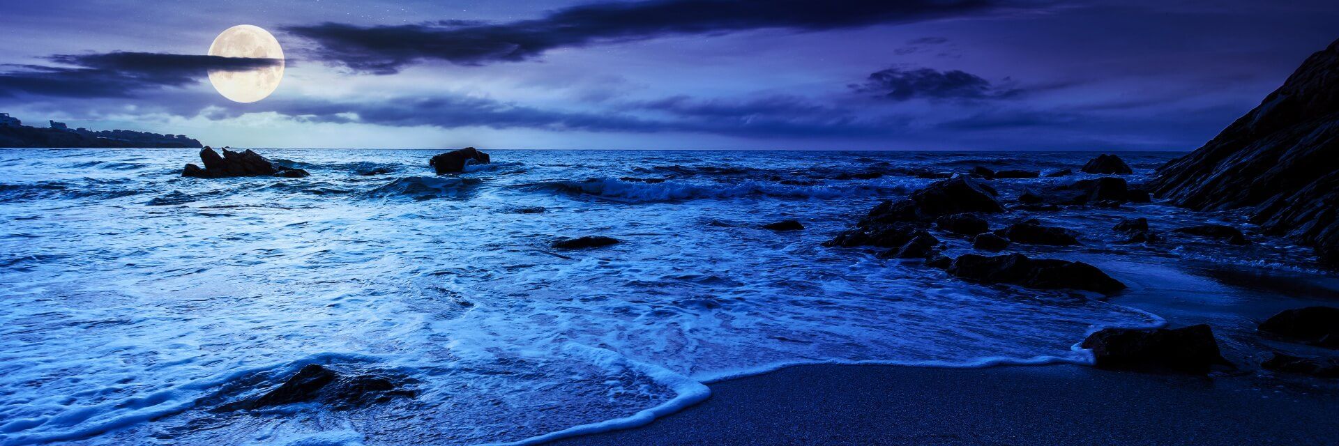 1920x640 Bioluminescent Beach Nights in Rayong. Go Find Orient