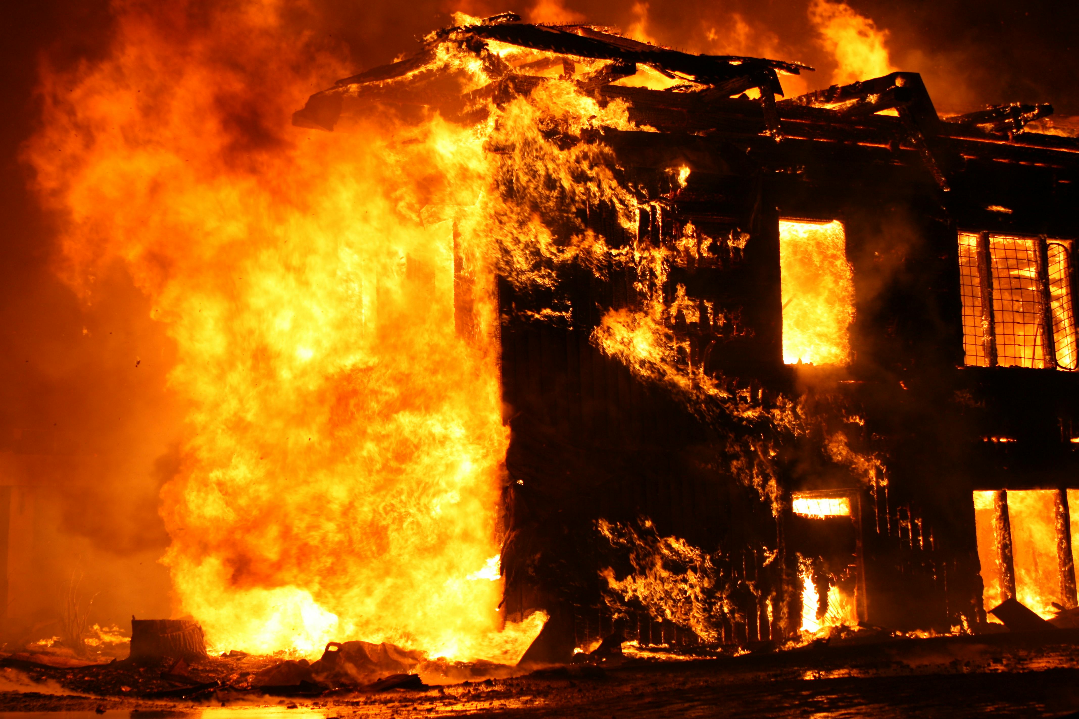 4272x2848 Photo of a Burning Building · Free