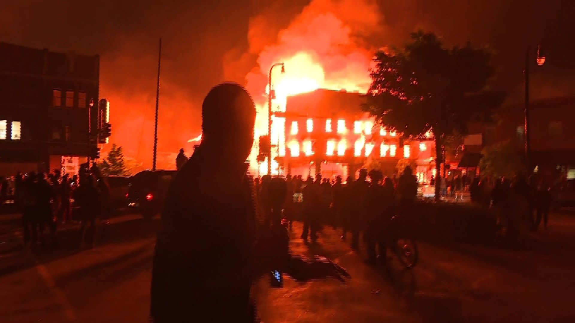 1920x1080 Burning building collapses during CNN reporter's live shot
