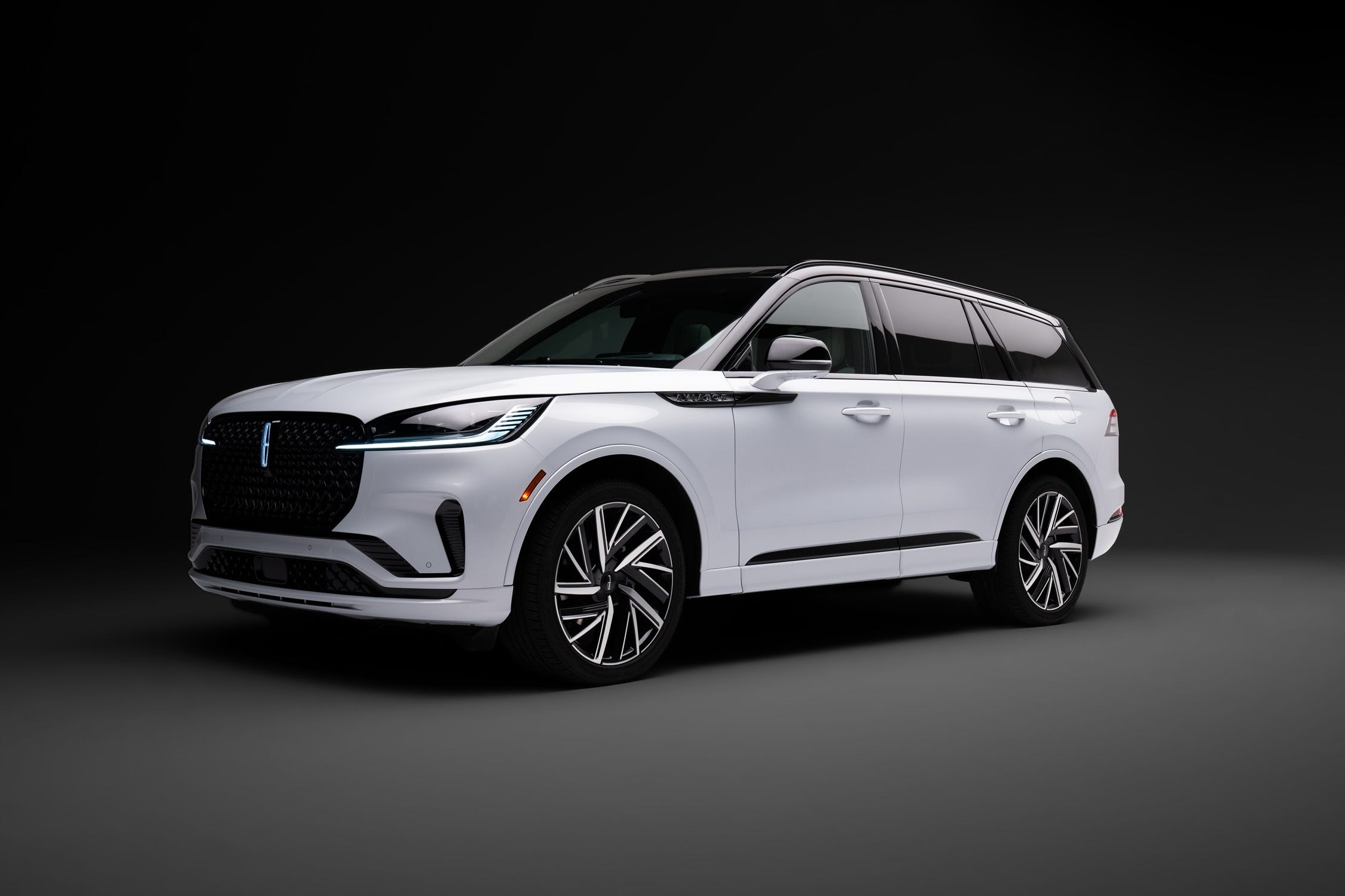2250x1499 View Interior Photo of the 2025 Lincoln Aviator Black Label