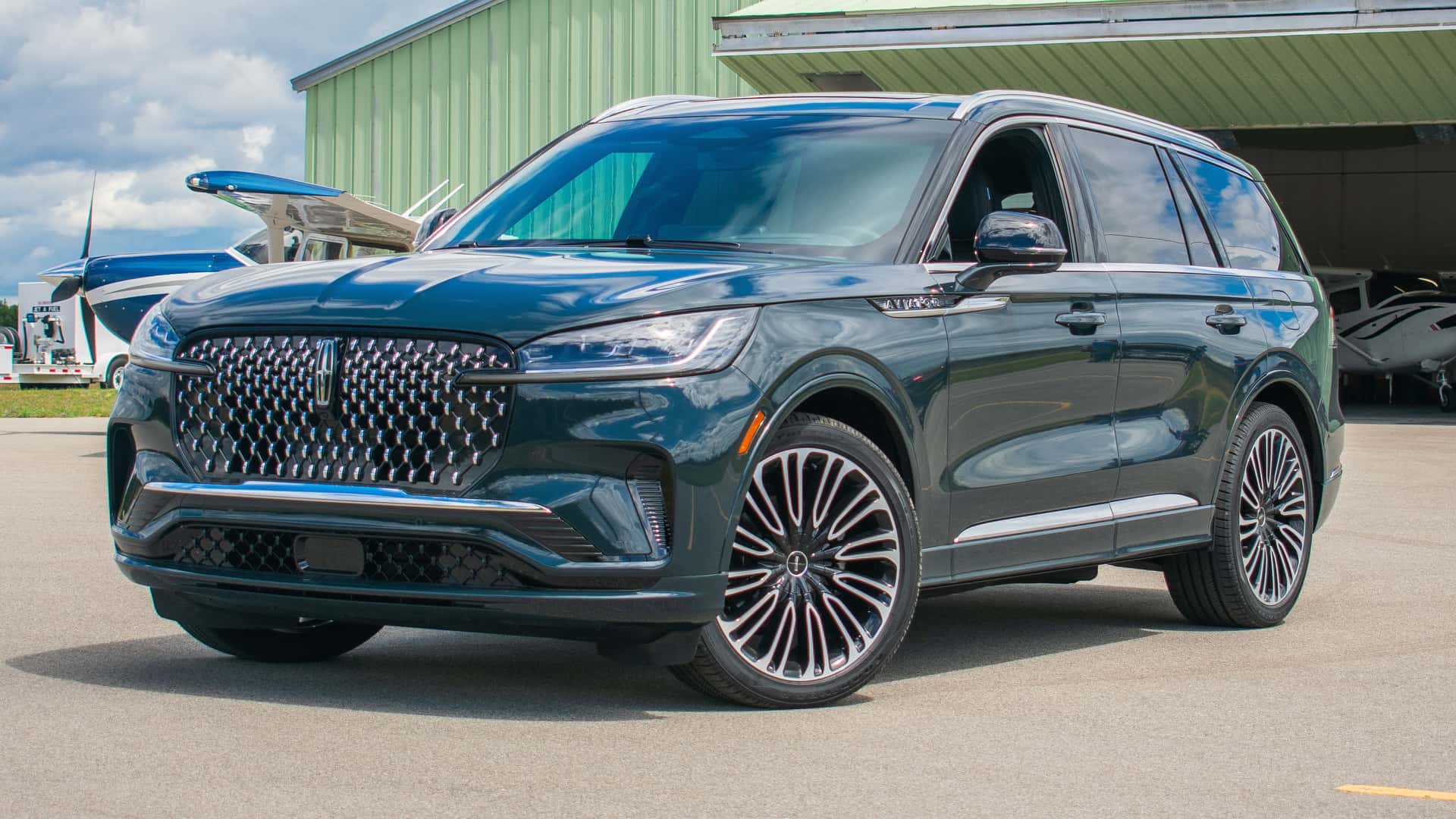 1920x1080 The 2025 Lincoln Aviator Needs To Try Harder
