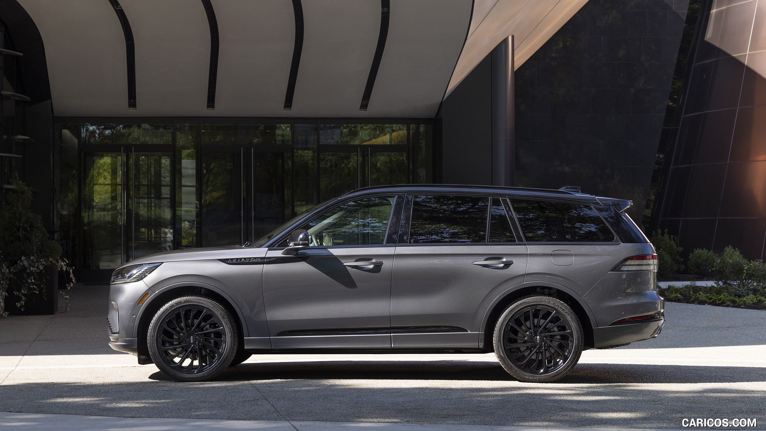 2560x1440 Lincoln AviatorMY Black Label Special Edition (Color: Asher Grey)
