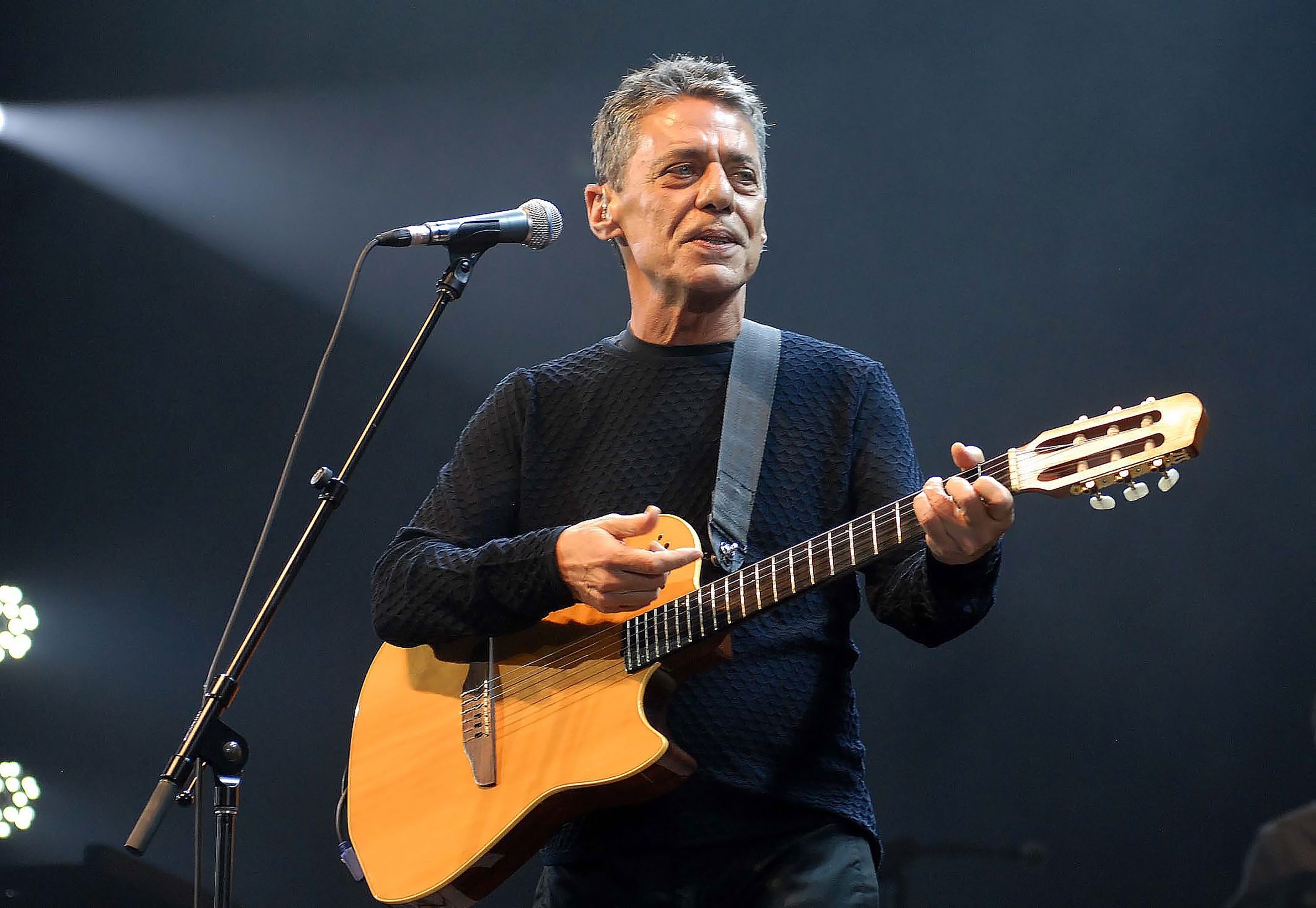 2500x1724 CHICO BUARQUE Favela. ComunicaçãoSou Favela