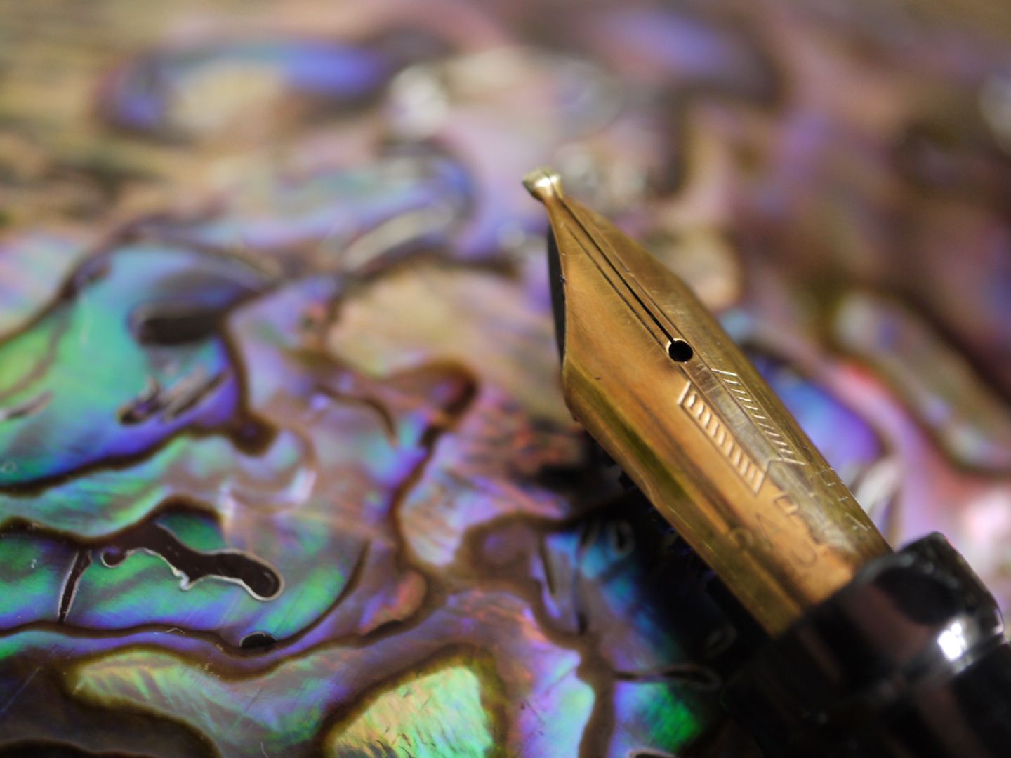 1440x1080 Now on its 3rd year: fountain pen and ink wallpaper