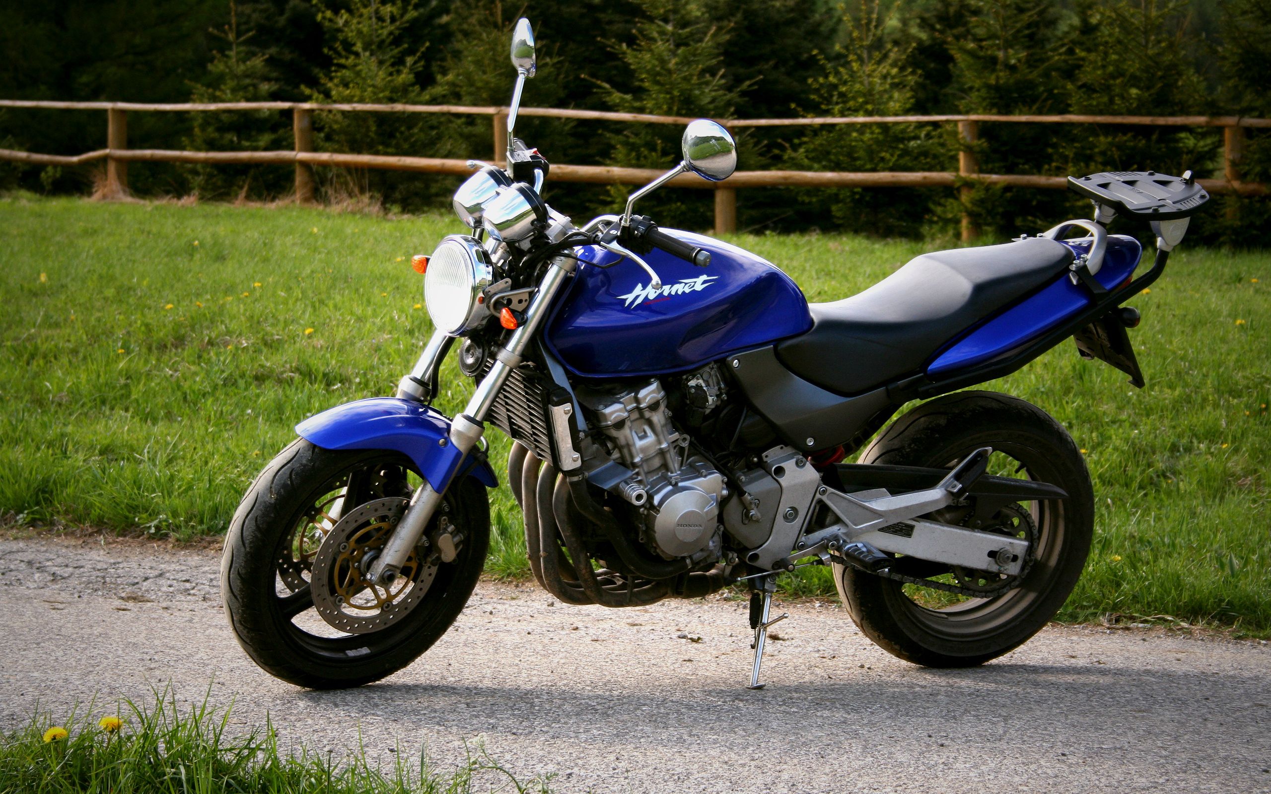 2560x1600 Honda CB600F Wallpaper