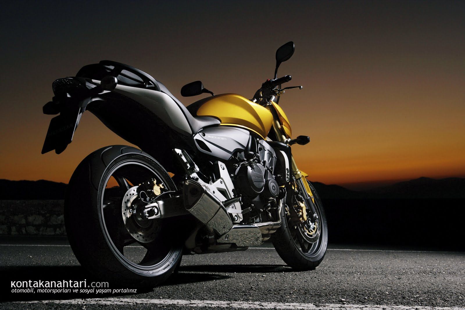 1600x1067 Honda CB600F Wallpaper