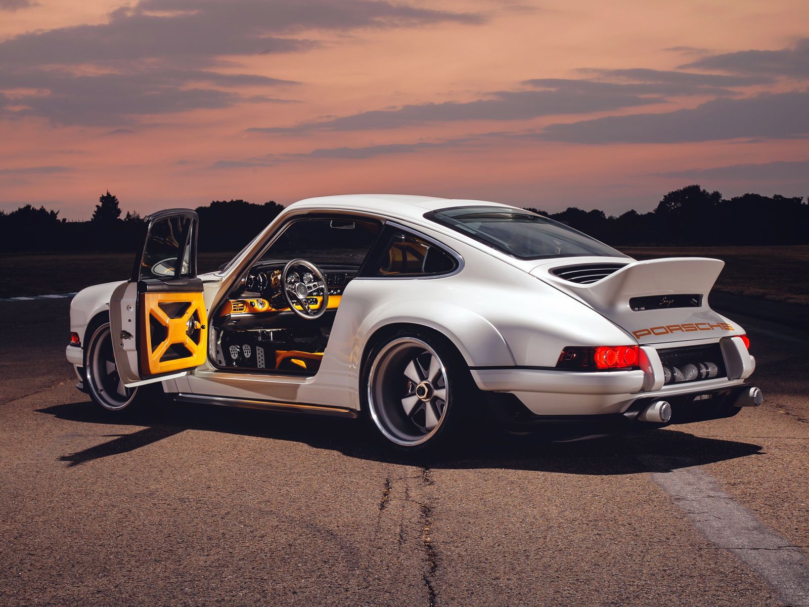 1600x1200 Singer's Latest Creation Brings Formula 1 Know How To The Porsche 911