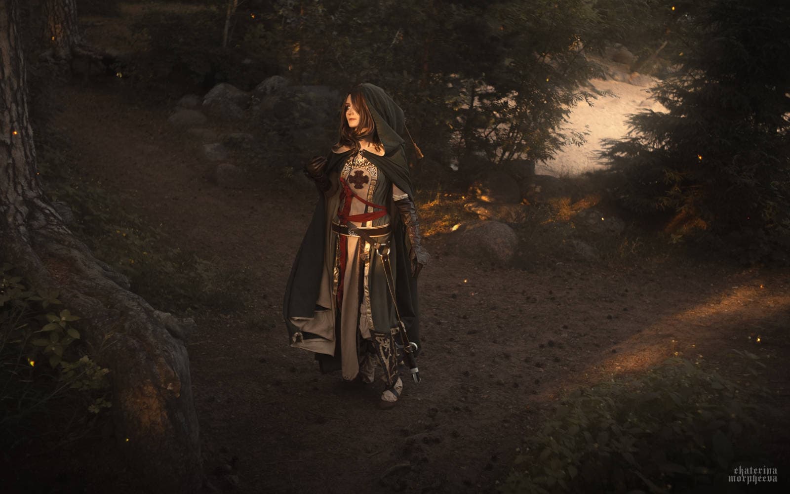 1600x1000 Cosplayer embodies Emerald Herald from Dark Souls II: I was created by people, but born