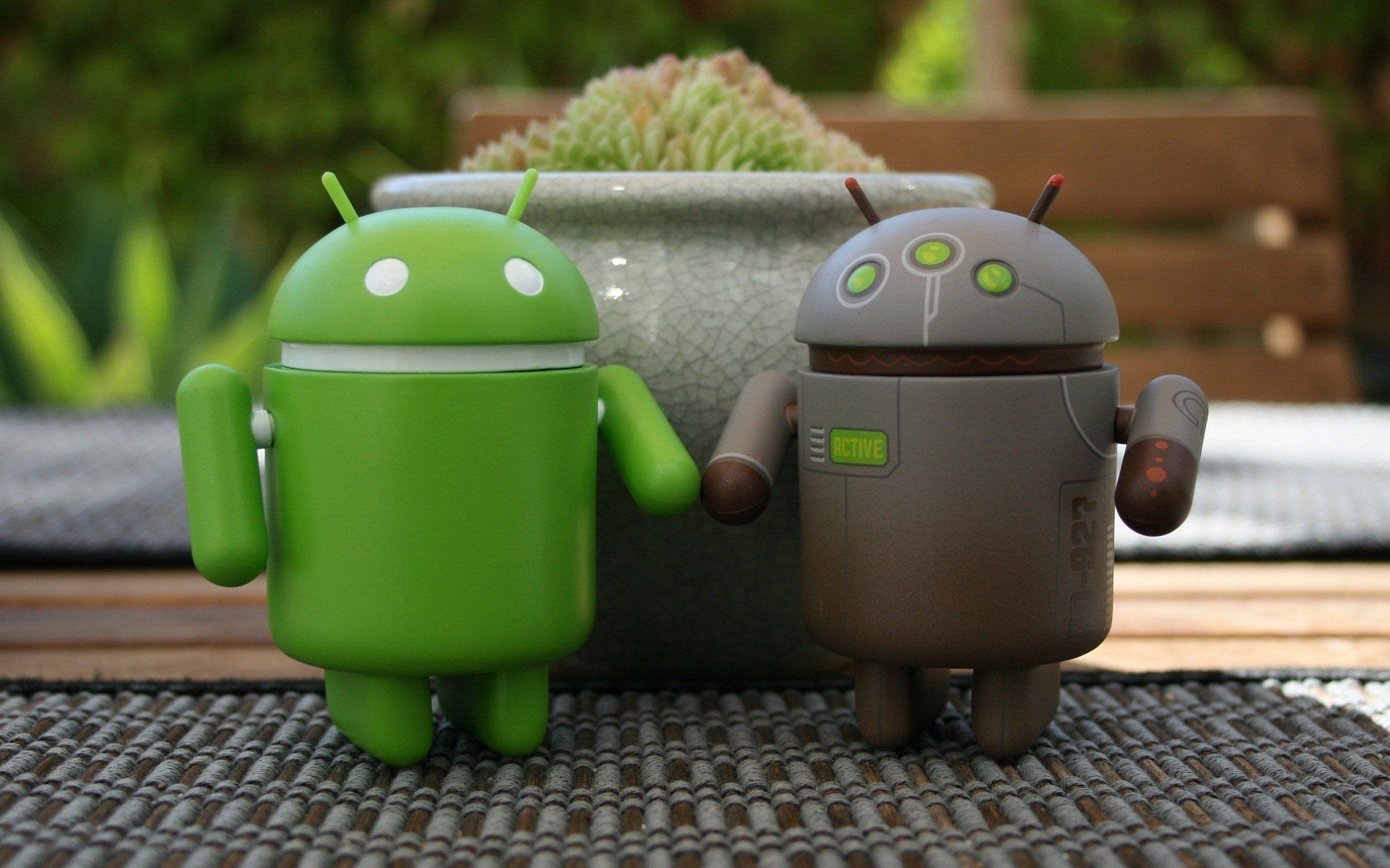 1920x1200 Android Duo: High Def Tech Friends Wallpaperx1200